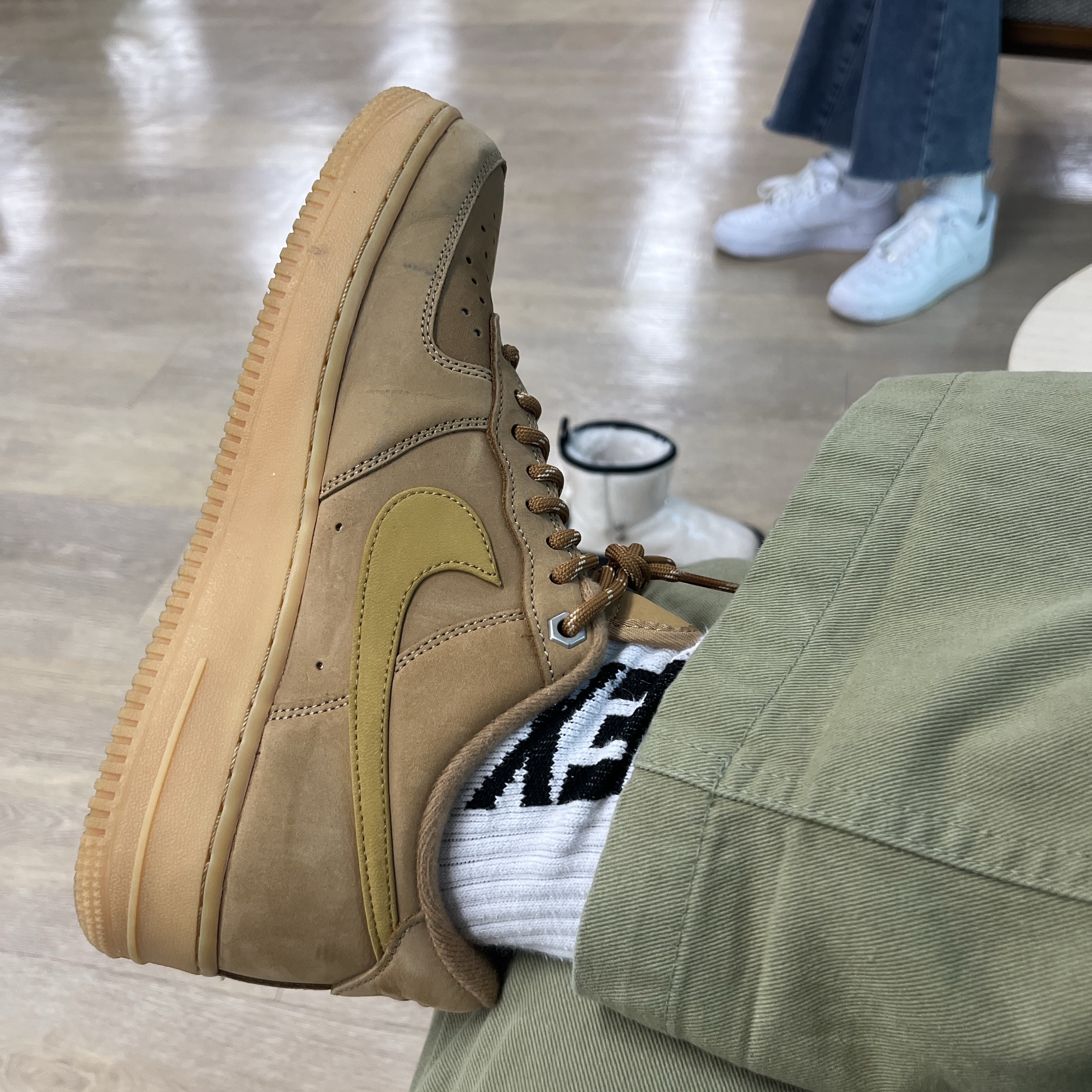 Nike Air Force 1 '07 WB Flax 착용 스타일 - 2