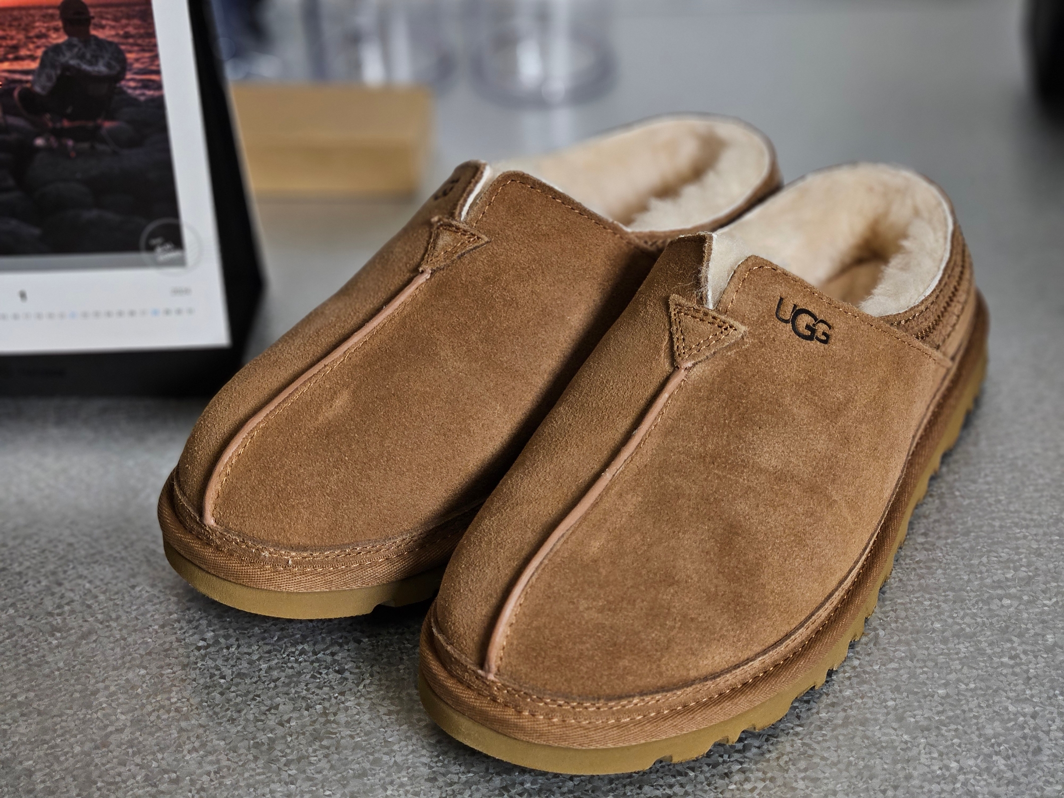 UGG Neuman Chestnut 착용 스타일 - 2