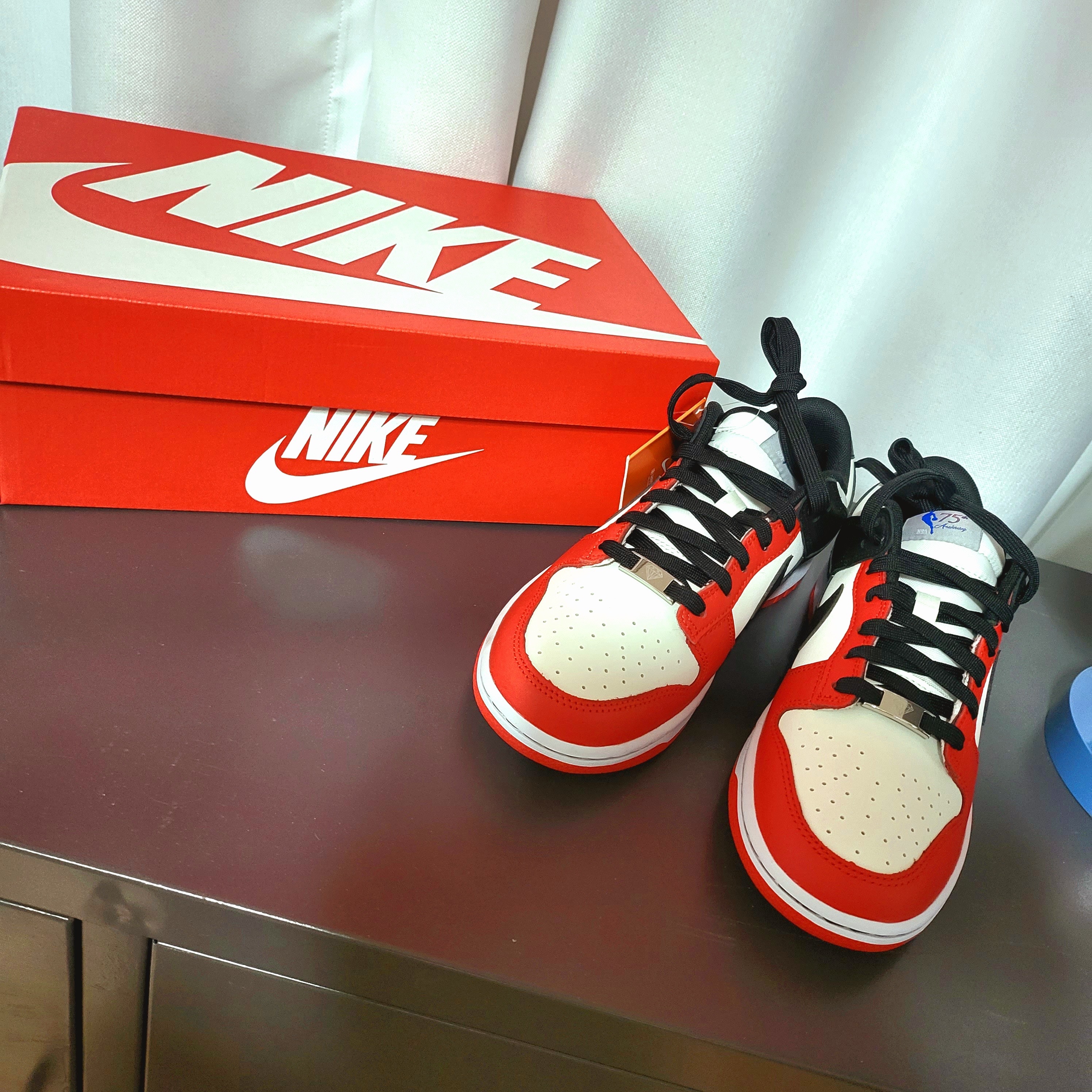 (GS) Nike x NBA Dunk Low Black and Chile Red 착용 스타일