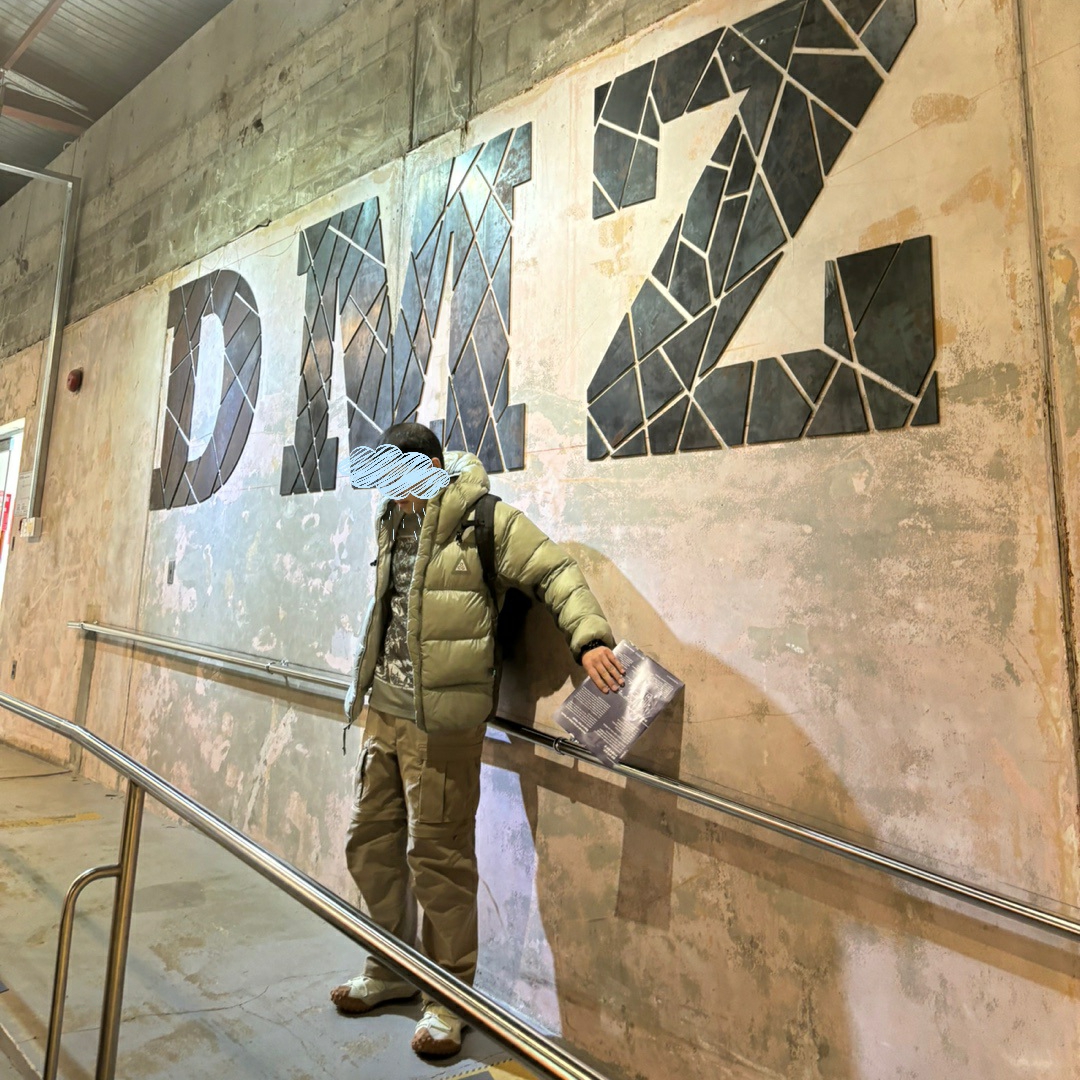 Nike ACG Smith Summit Pants Khaki - Asia, Nike NRG ACG Cave Long Sleeve T-Shirt Light Army - Asia 착용 스타일 - 1