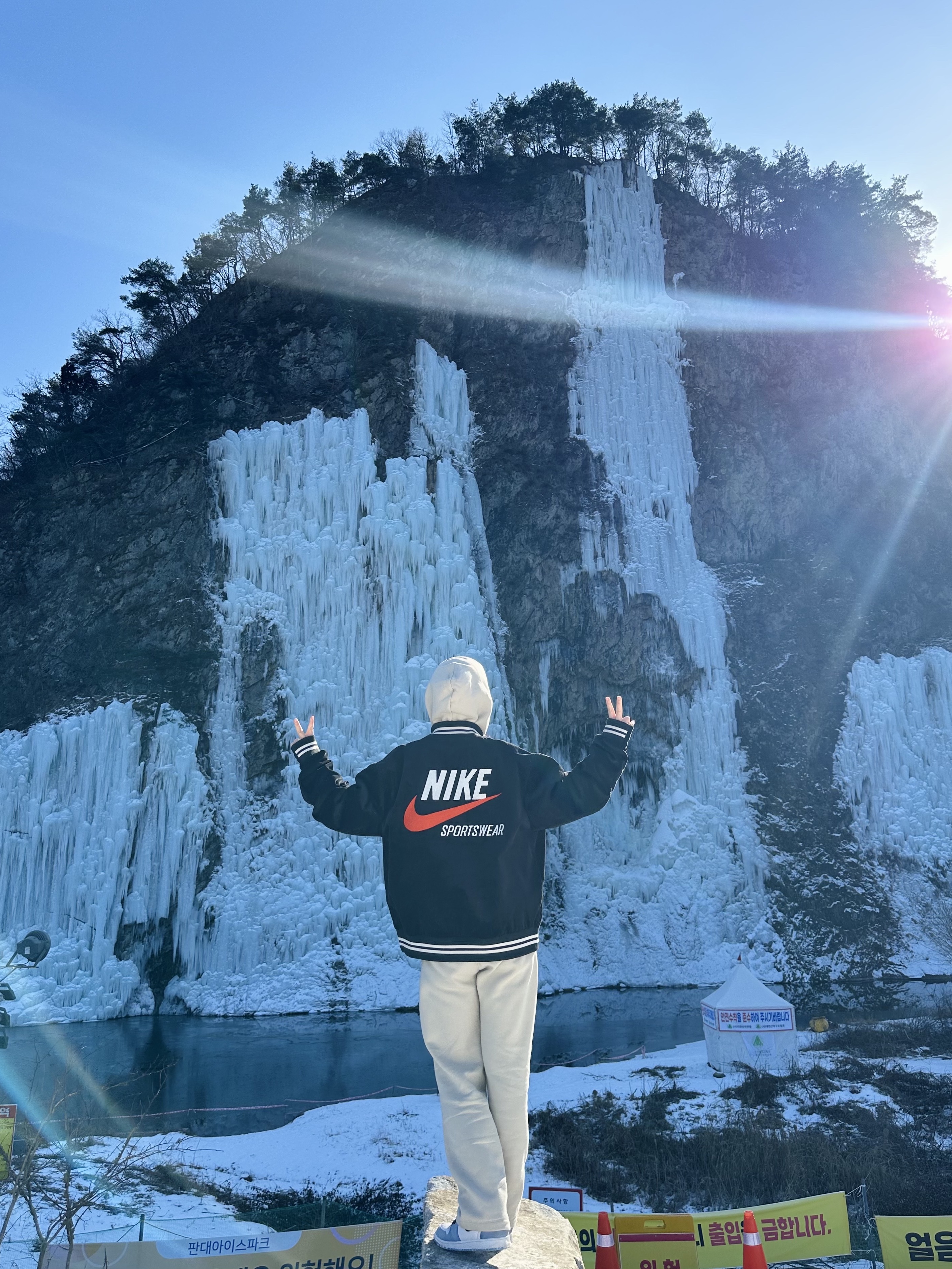 (Kids) Essentials 1977 Hoodie Wheat - 22SS, Nike NSW Trend Bomber Jacket Black - US/EU 착용 스타일 - 1