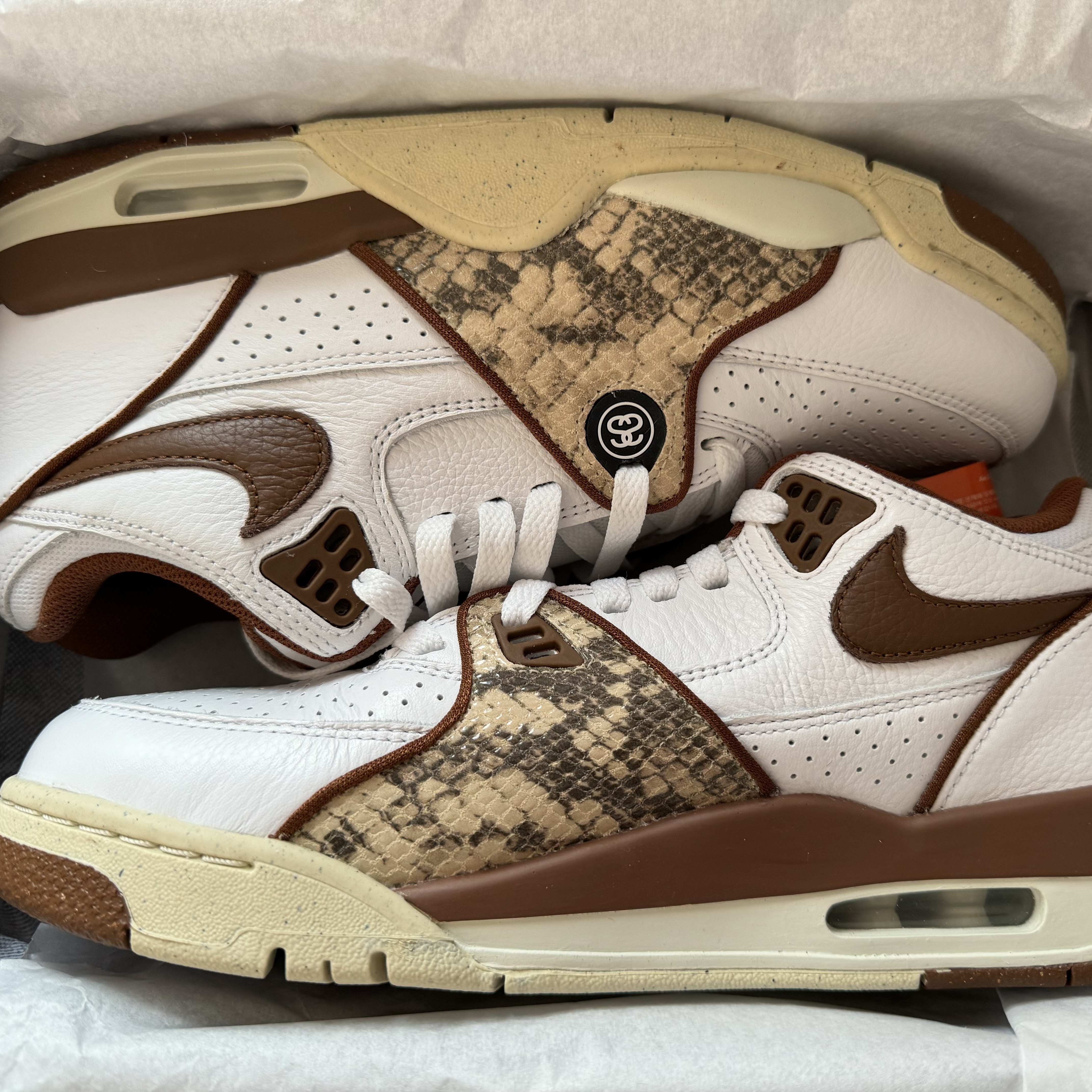 Nike x Stussy Air Flight 89 Low White and Pecan 착용 스타일