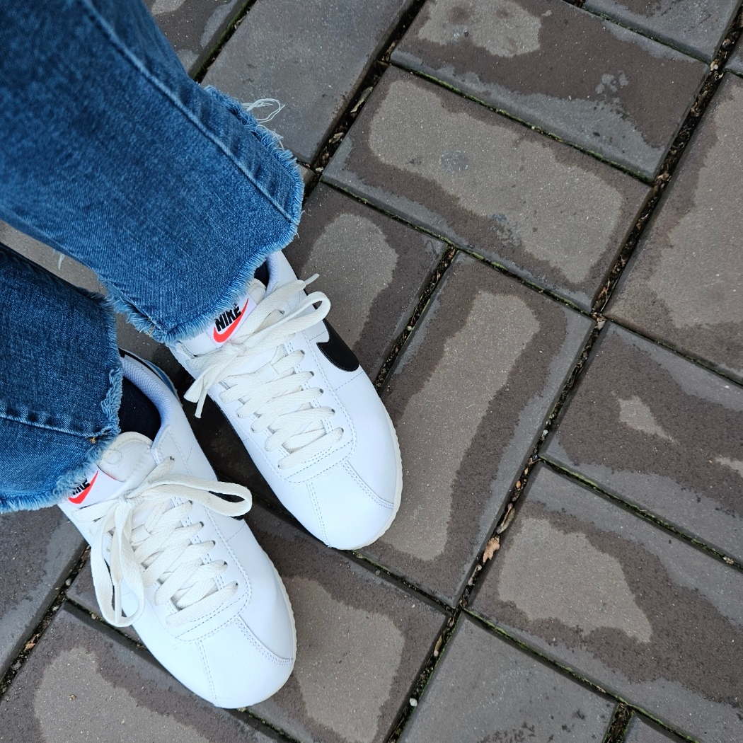 (W) Nike Cortez White and Black 착용 스타일
