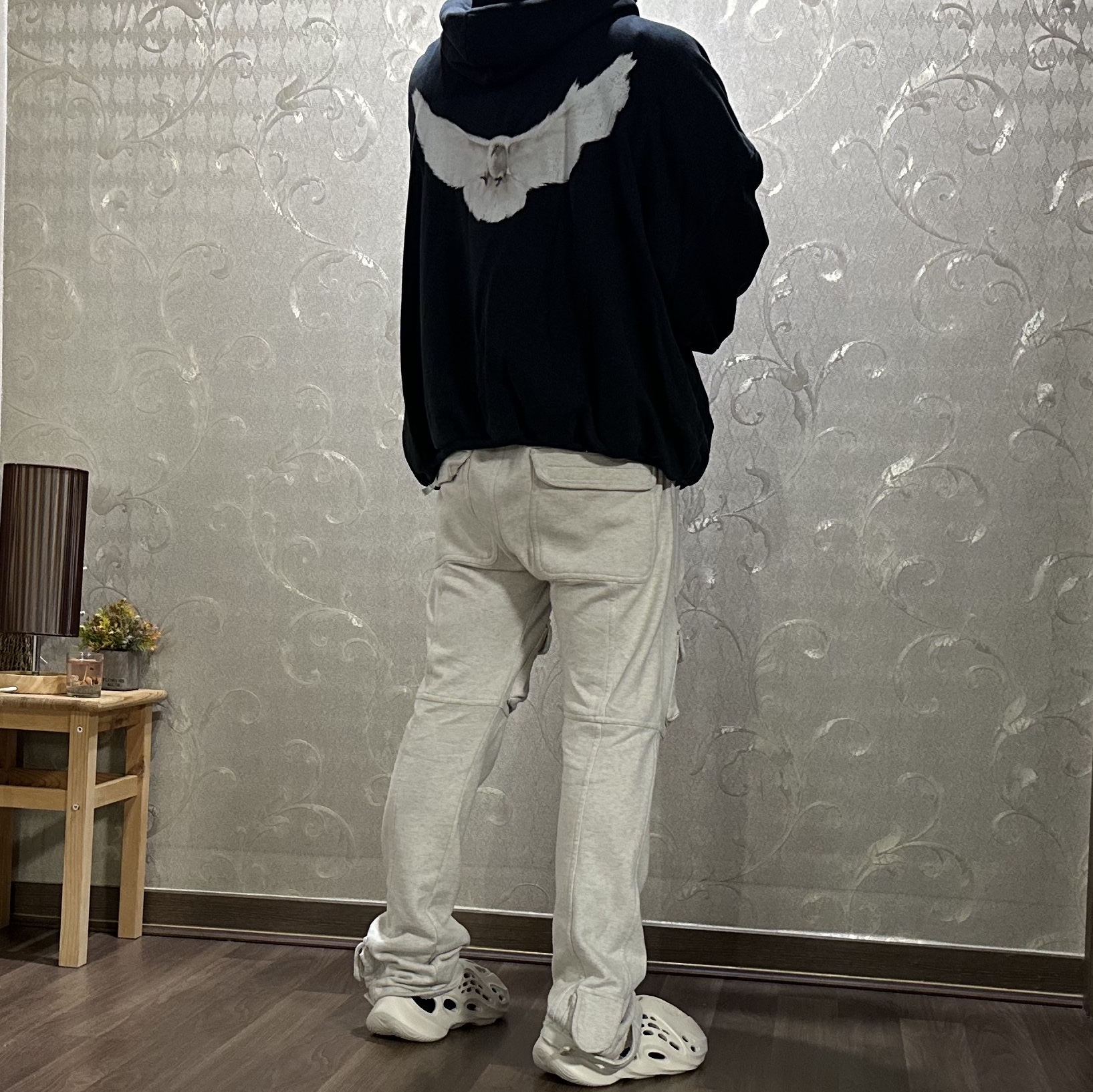 Yeezy Gap Engineered By Balenciaga Dove Hoodie Washed Black, Yeezy Gap Engineered By Balenciaga Dove Hoodie Black 착용 스타일 - 2