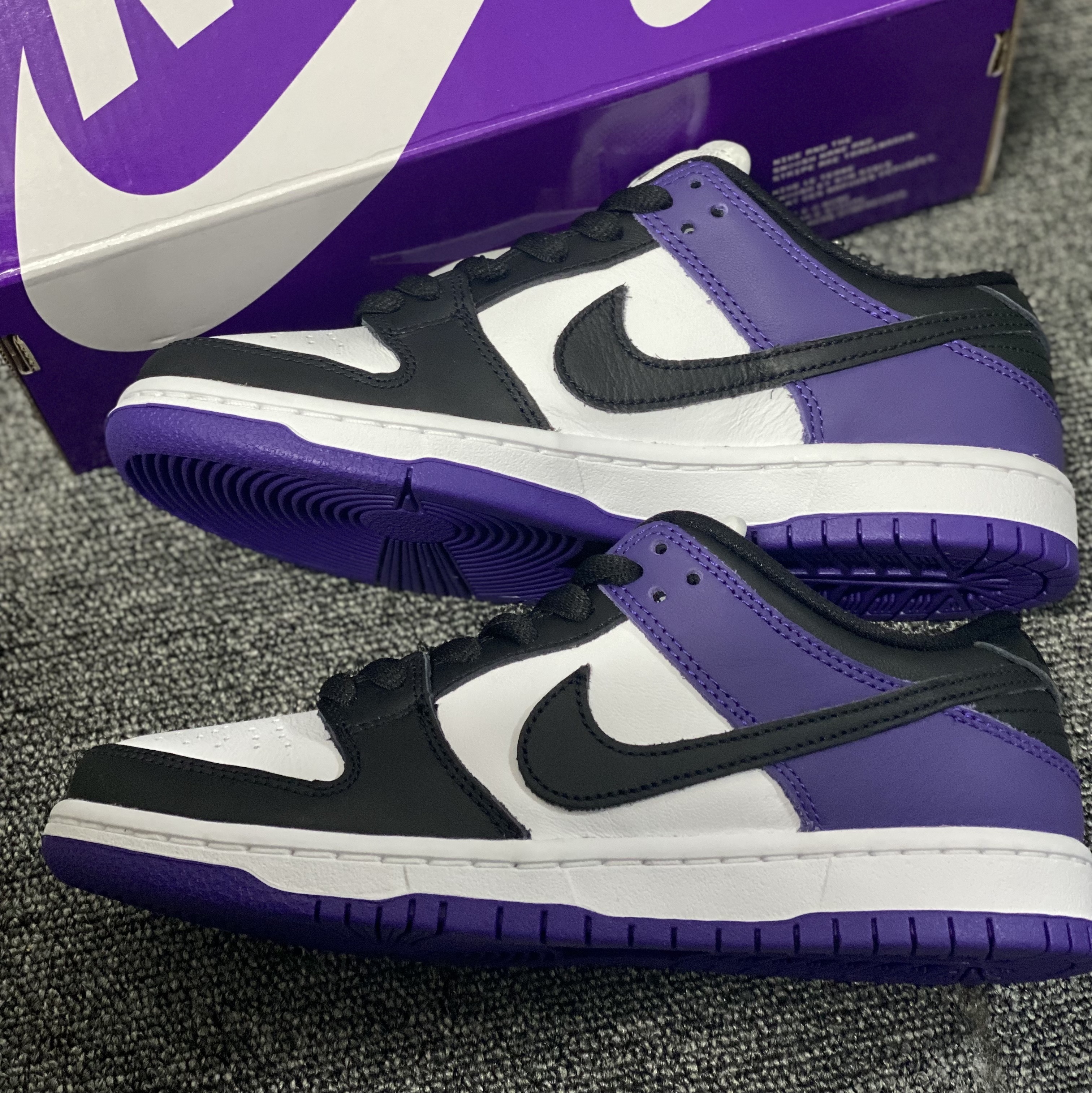 Nike SB Dunk Low Pro Court Purple 착용 스타일 - 2