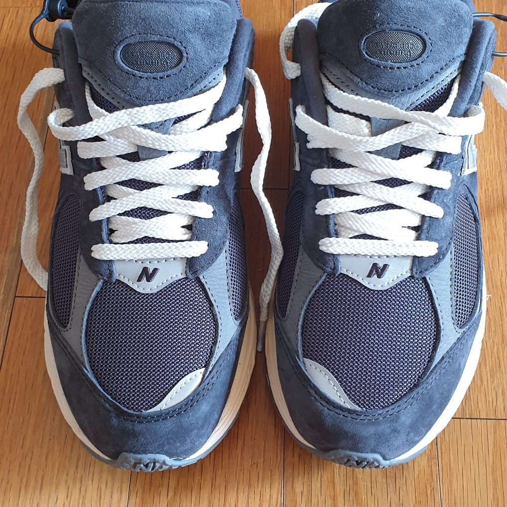 New Balance 2002R Special Vintage Black Grey 착용 스타일 - 1