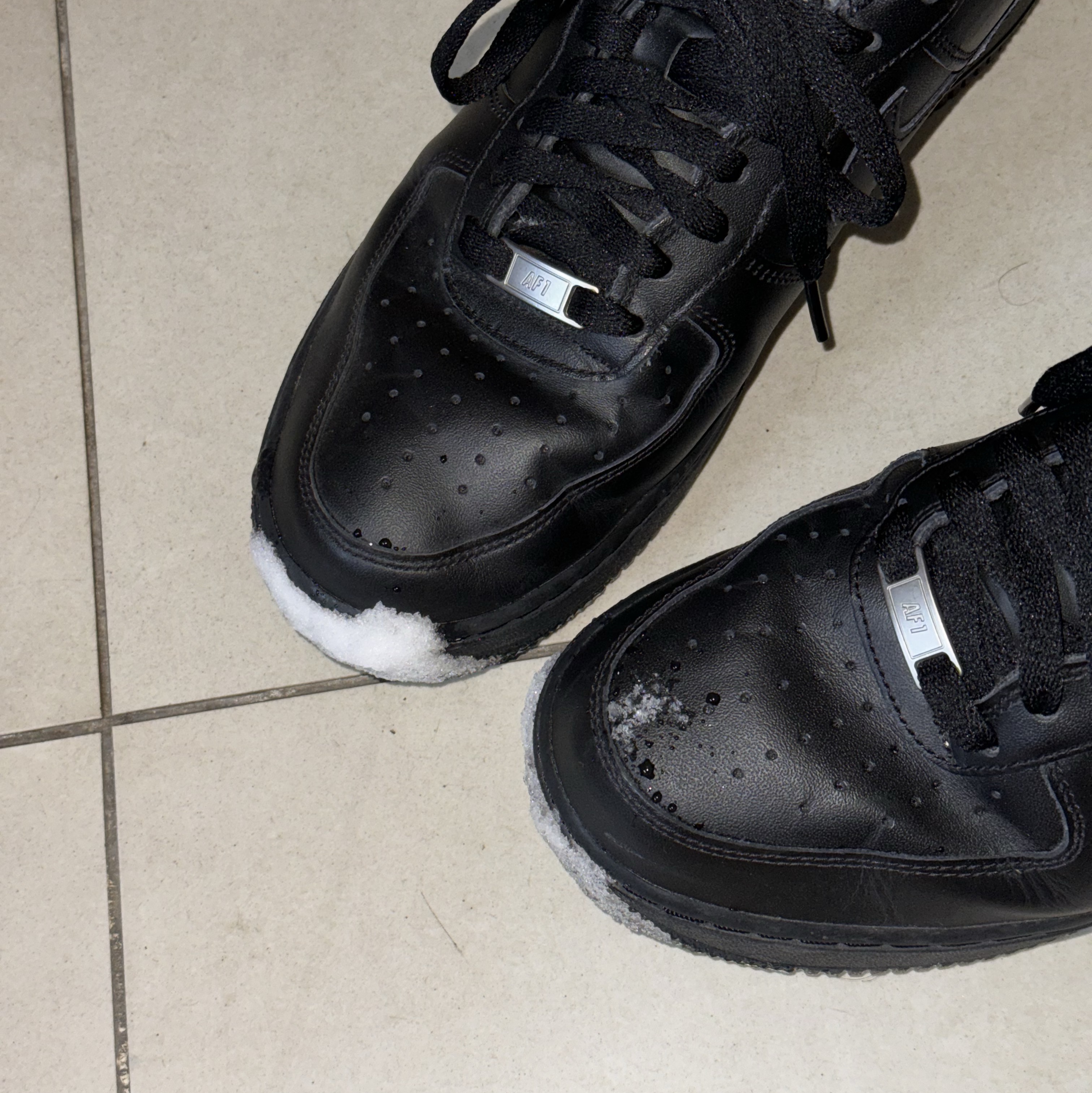 Nike Air Force 1 '07 Low Triple Black 착용 스타일