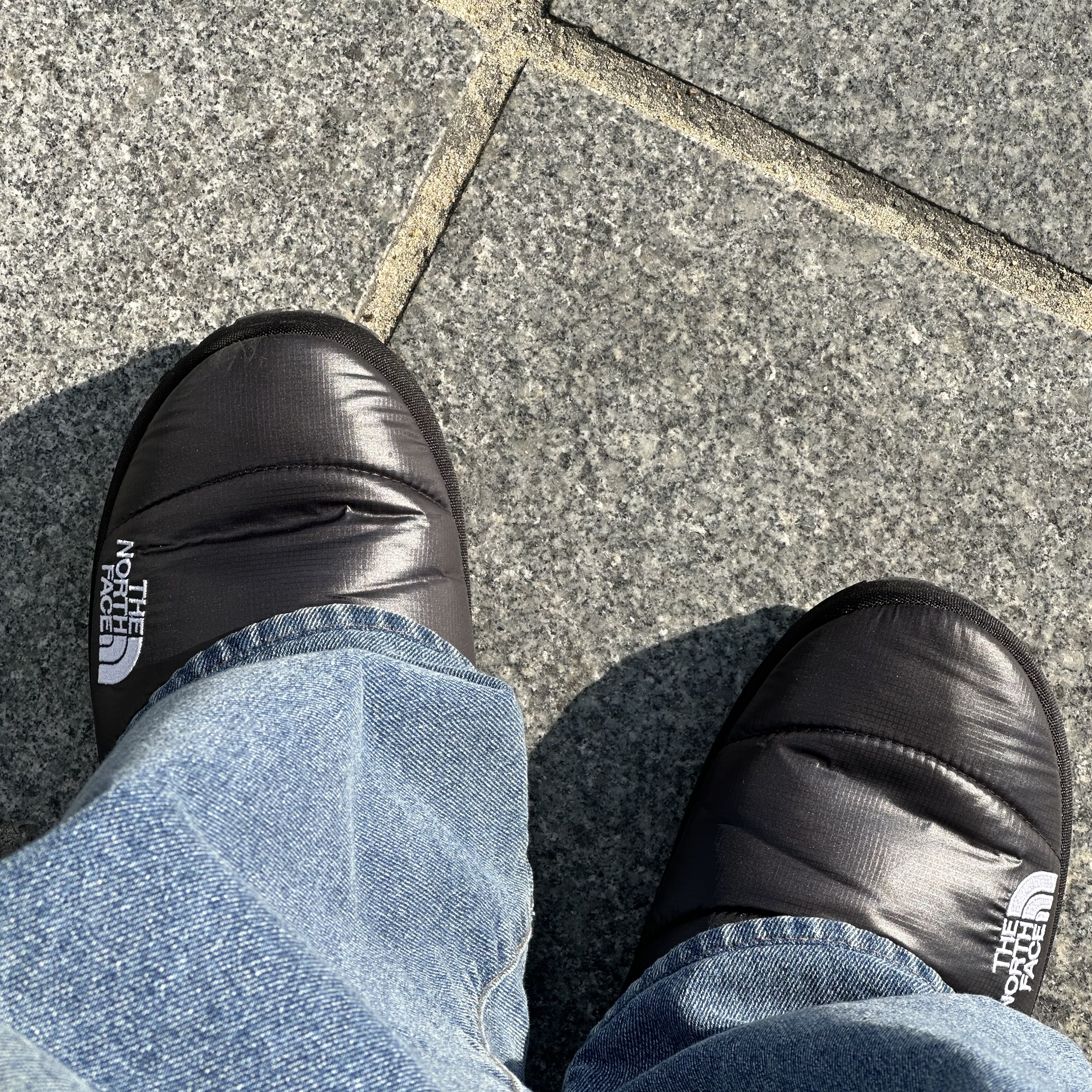 The North Face Nuptse Mule Black 착용 스타일