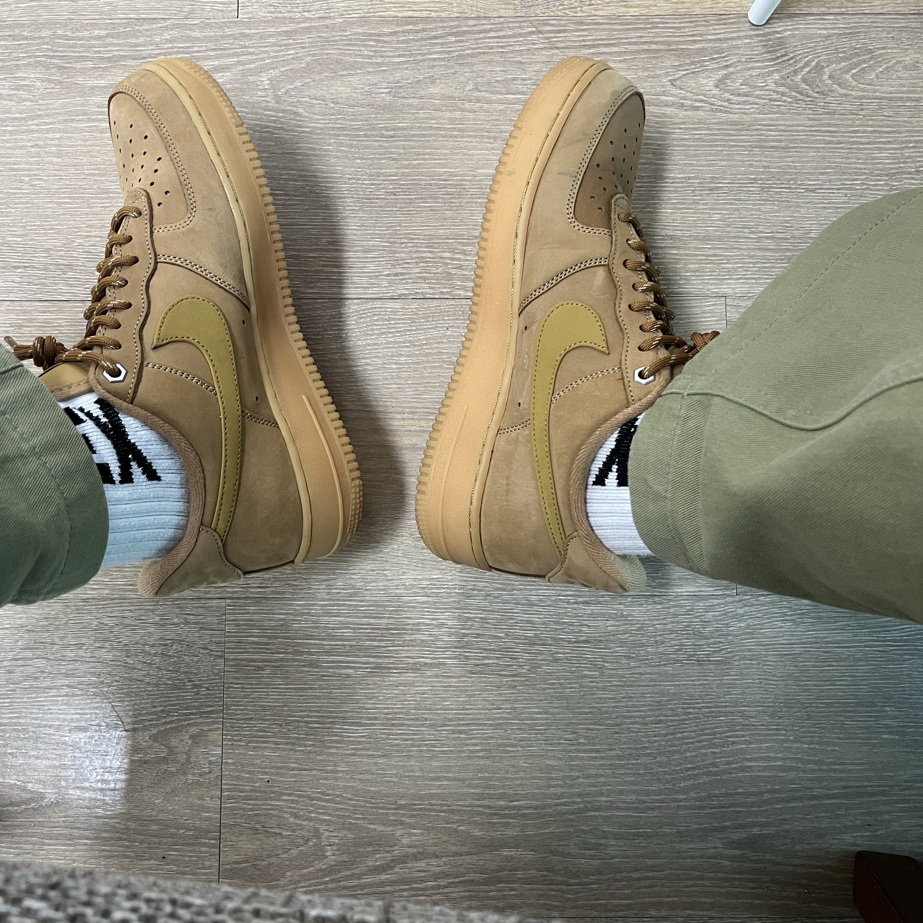 Nike Air Force 1 '07 WB Flax 착용 스타일 - 3