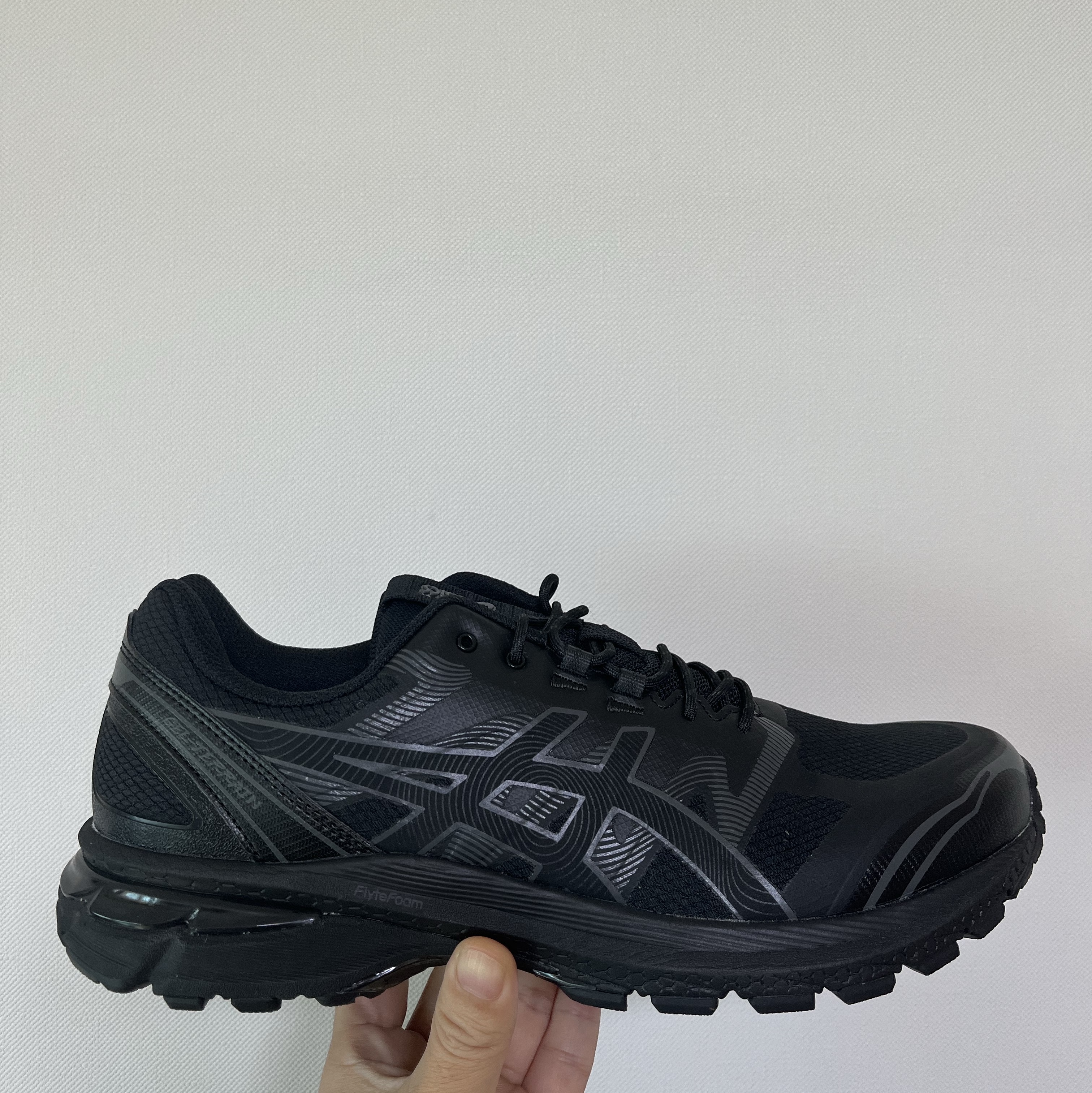 Asics Gel-Terrain Black 착용 스타일 - 1