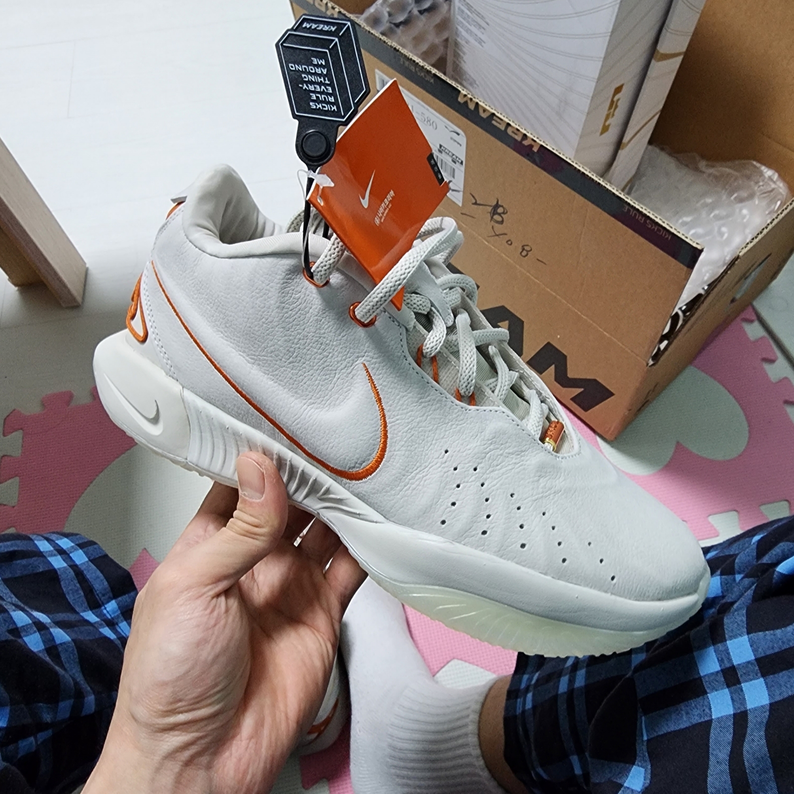 Nike Lebron 21 EP Akoya Light Bone 착용 스타일 - 1