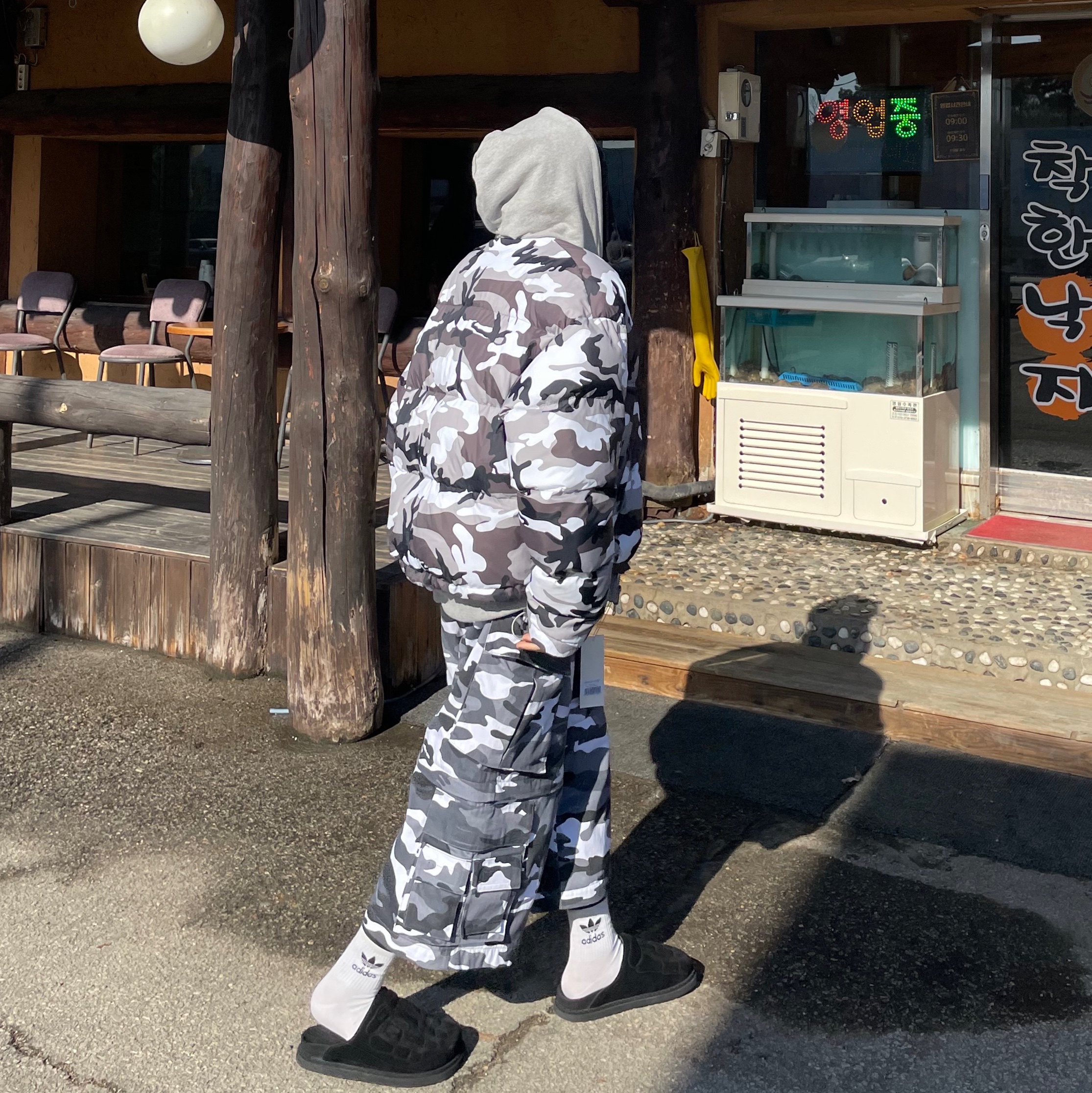 Project G/R Reversible Hooded Puffer Jacket Grey, Project G/R Oversized Convertible Cargo Pants City Camo 착용 스타일