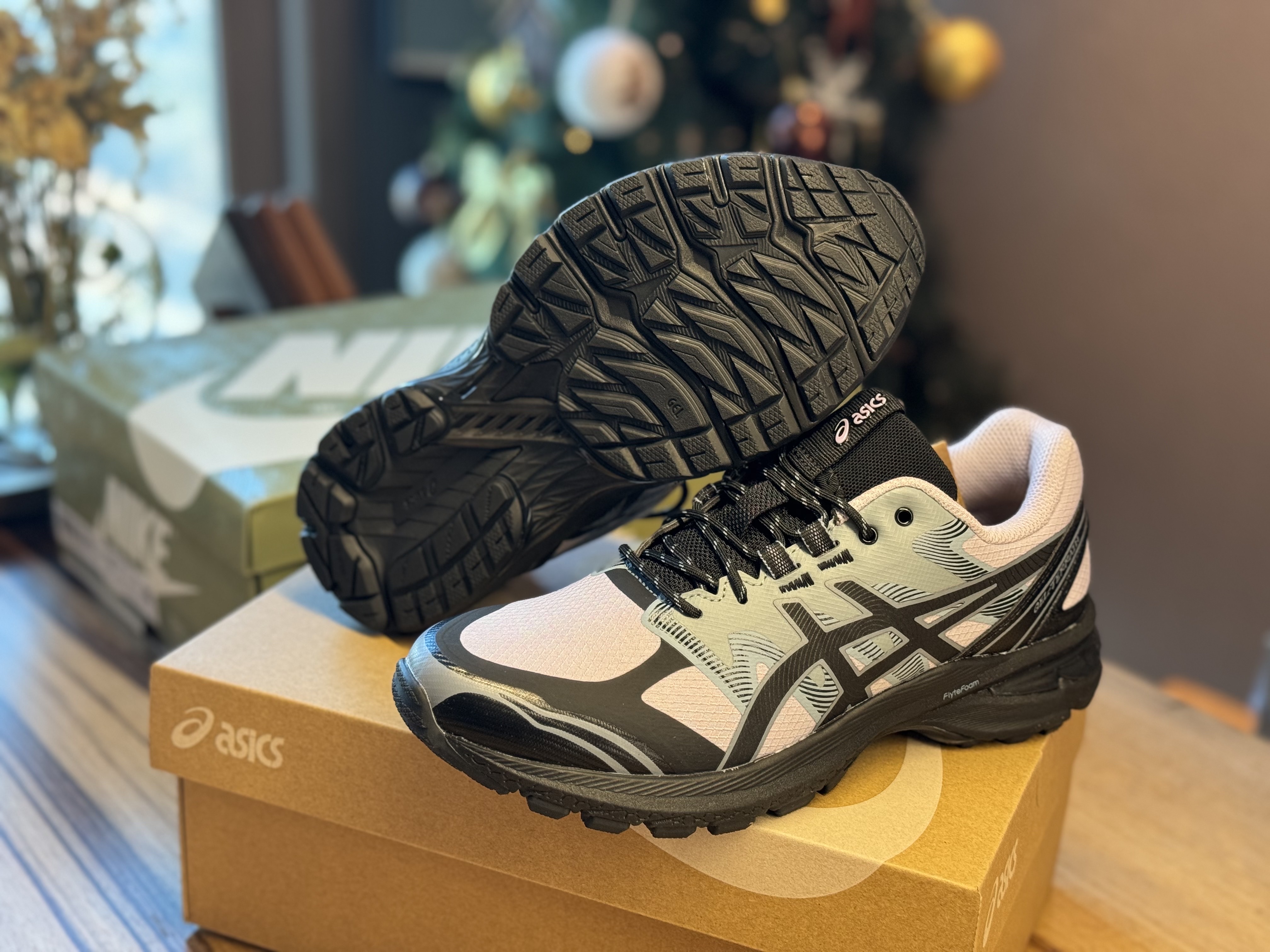 Asics Gel-Terrain Faded Ash Rock Black 착용 스타일 - 3