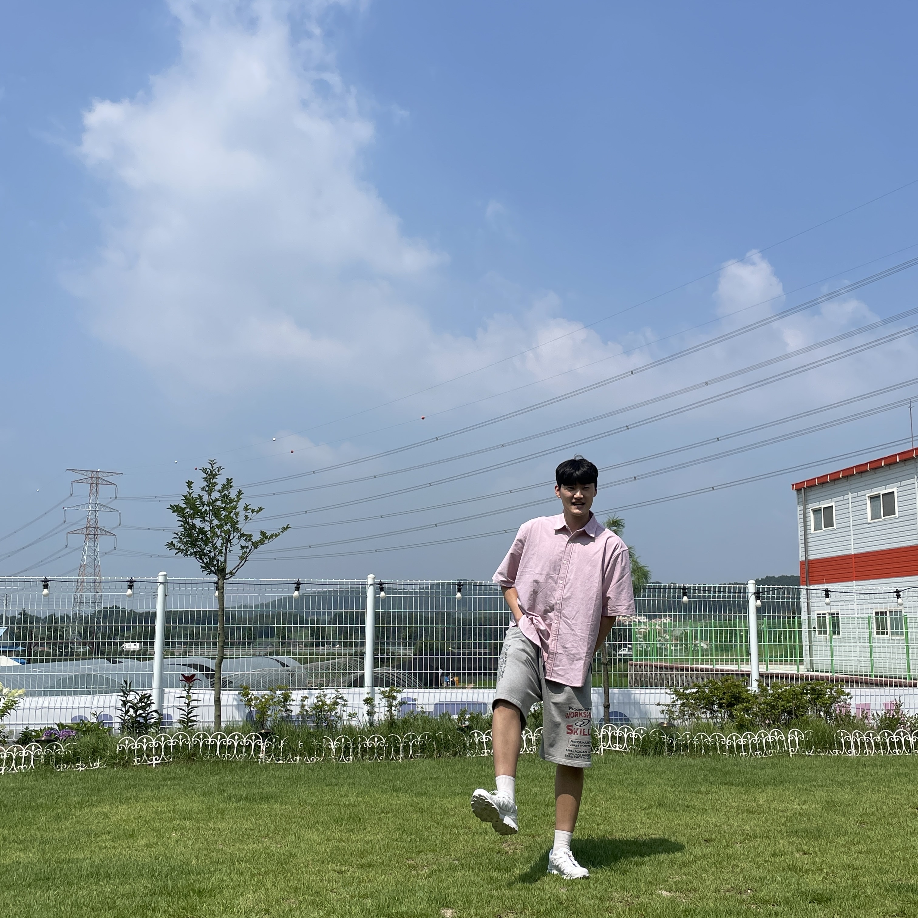 살로몬 XT-6 ADV 화이트 착용 스타일