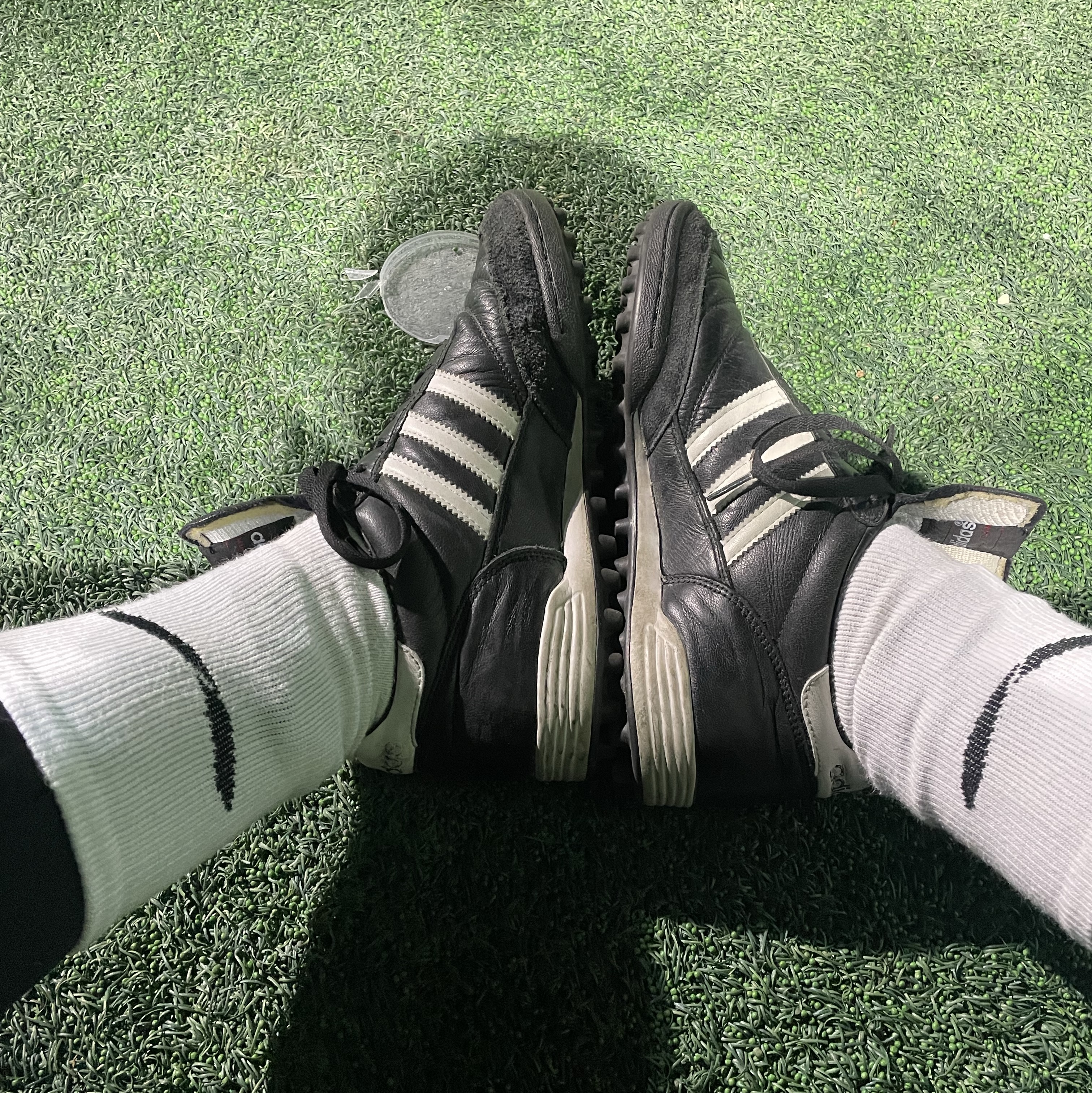 Adidas Mundial Team Soccer Black Cloud White 착용 스타일