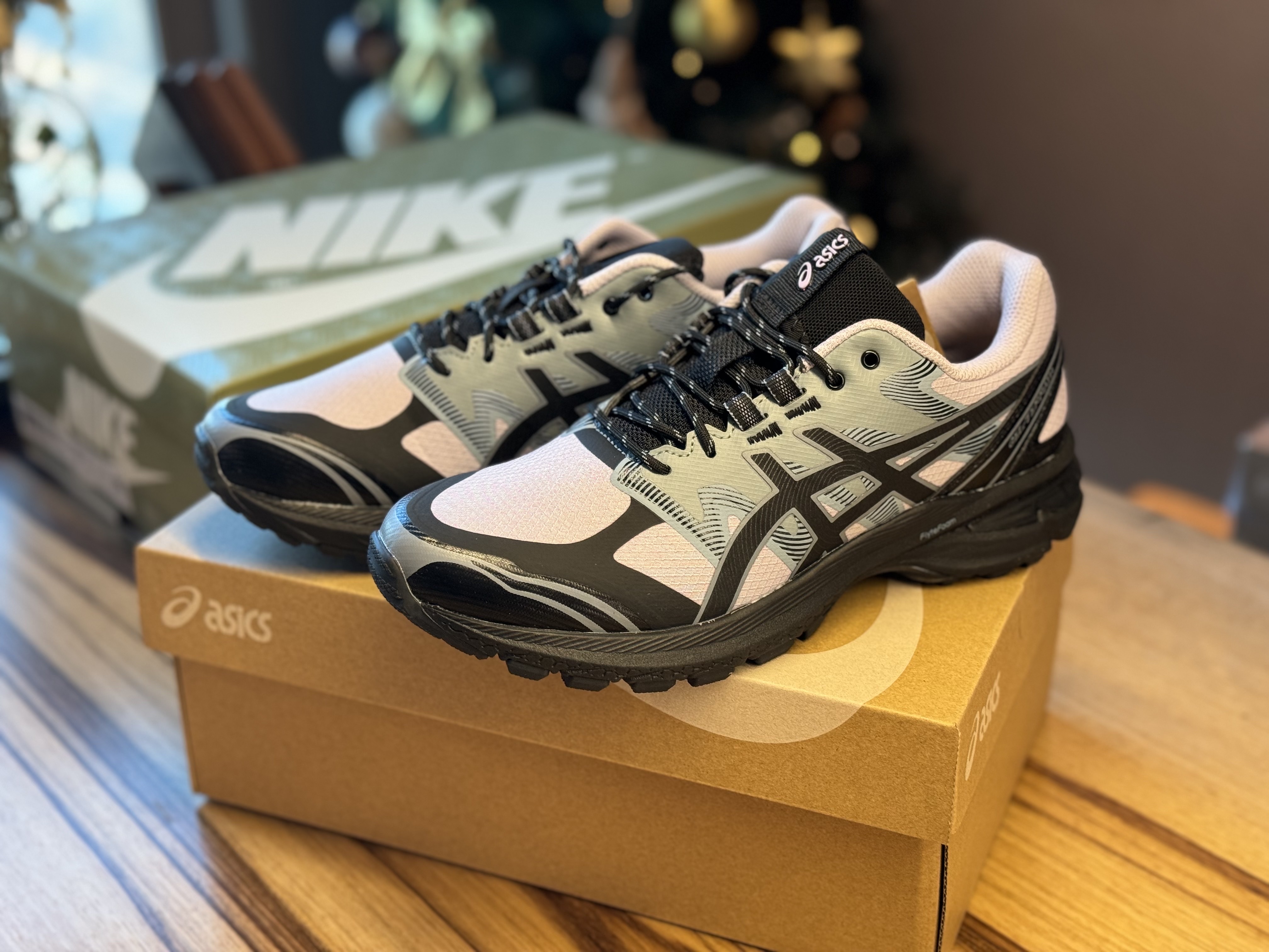 Asics Gel-Terrain Faded Ash Rock Black 착용 스타일 - 2