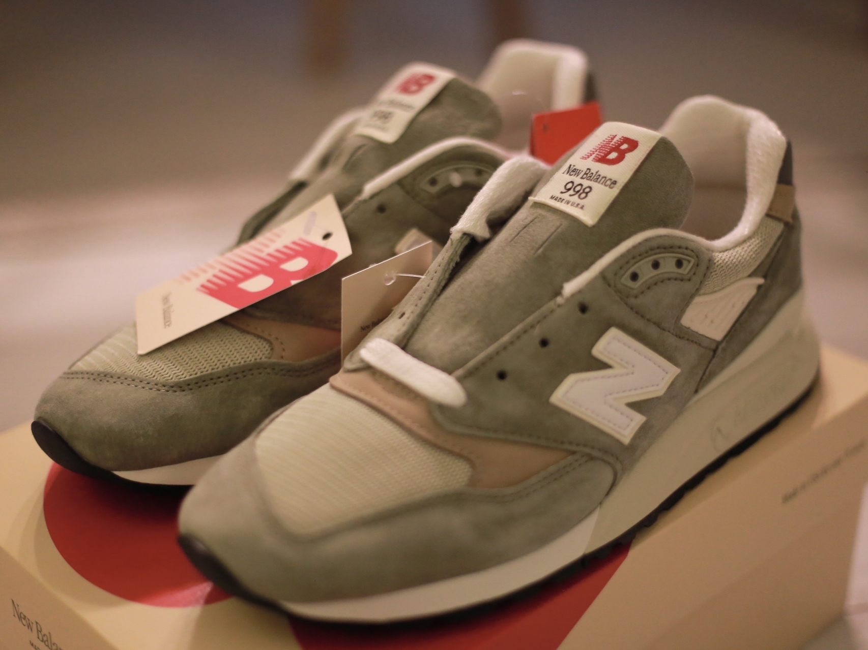 New Balance 998 Made in USA Olive Incense 착용 스타일 - 2