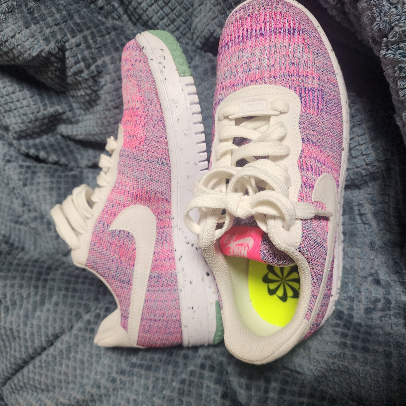 (W) Nike Air Force 1 Crater Flyknit Fuchsia Glow 착용 스타일 - 1