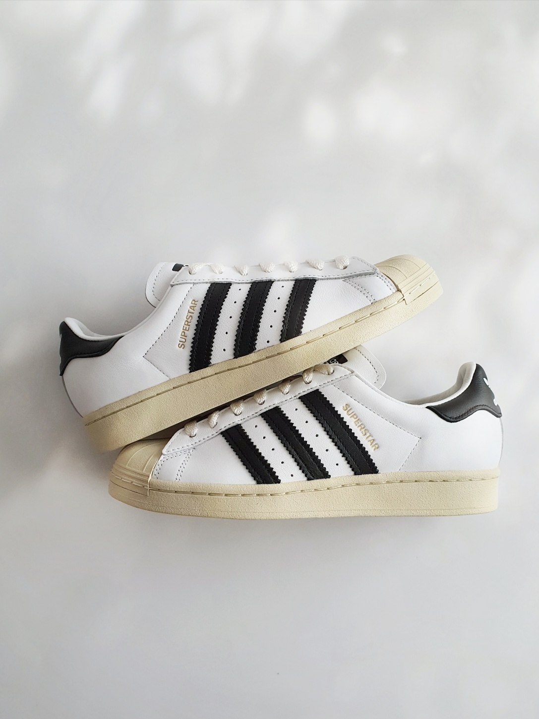 Adidas Superstar Premium White Black 착용 스타일