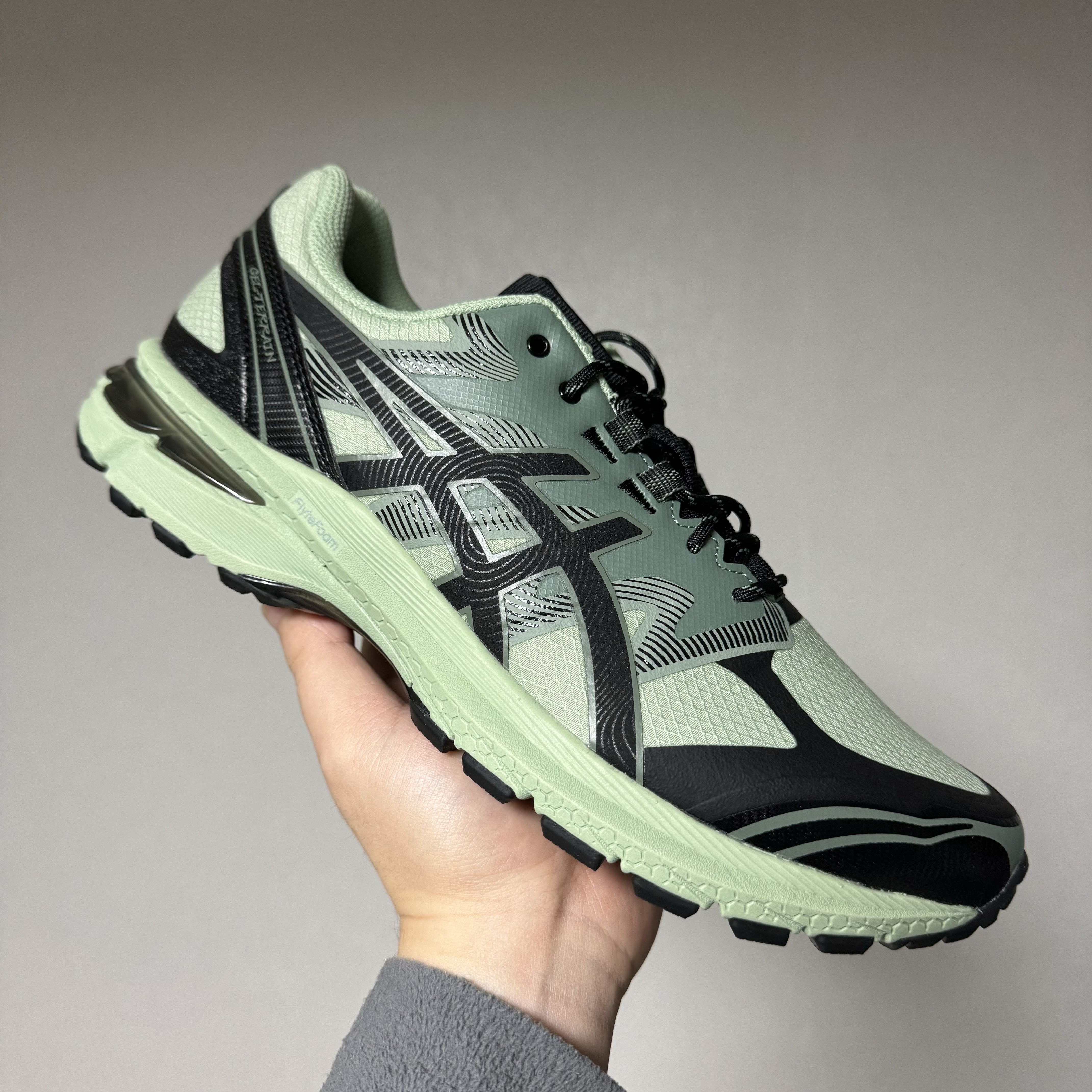 Asics Gel-Terrain Dark Jade Black 착용 스타일