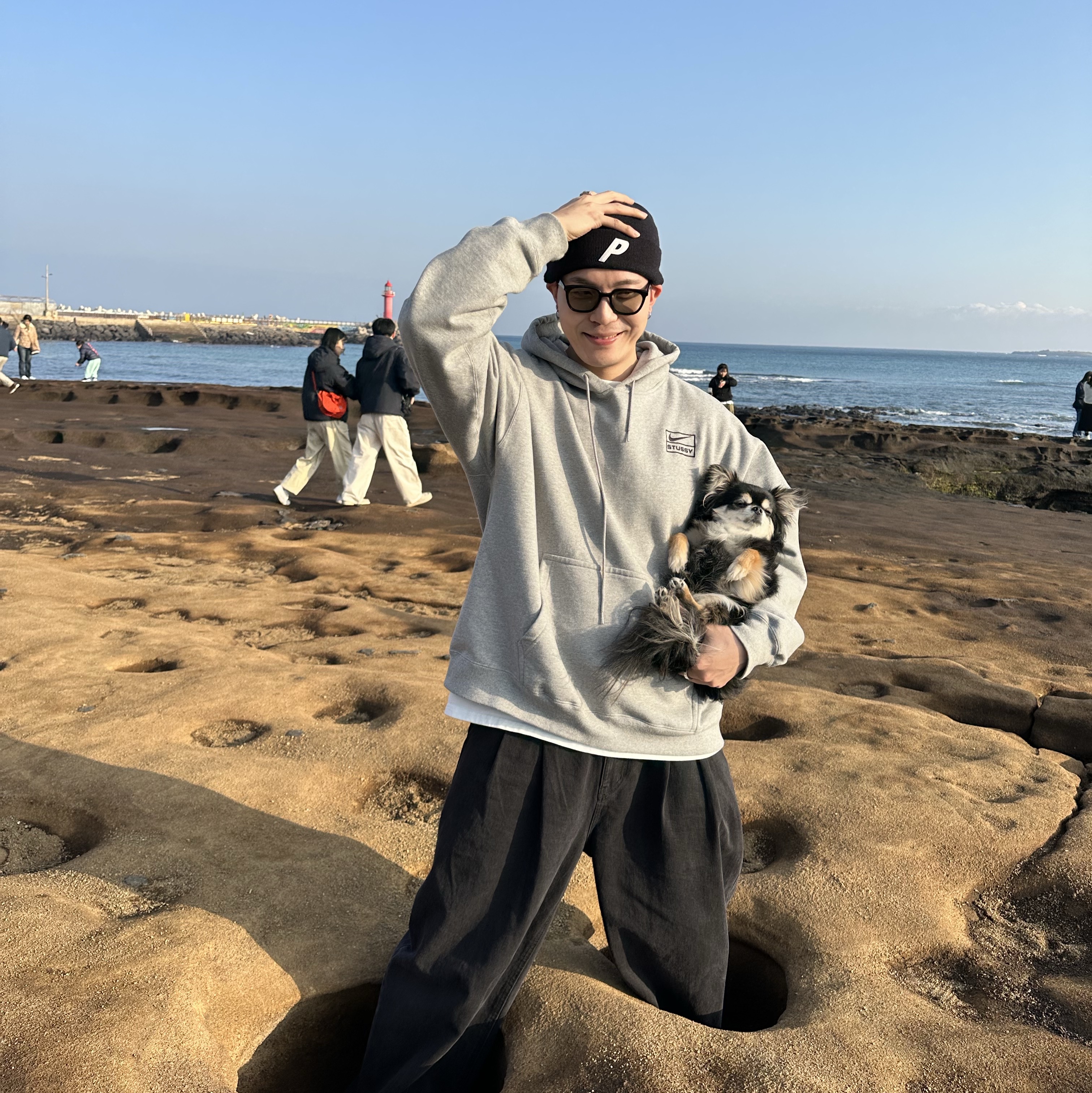 Nike x Stussy NRG RA Pullover Hoodie Dark Grey Heather (DJ9489-063), Palace 3D P Beanie Black - 22SS 착용 스타일 - 1