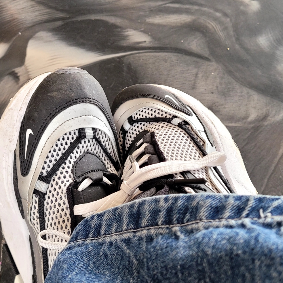 (W) Nike Air Max Furyosa Silver and Black 착용 스타일 - 2