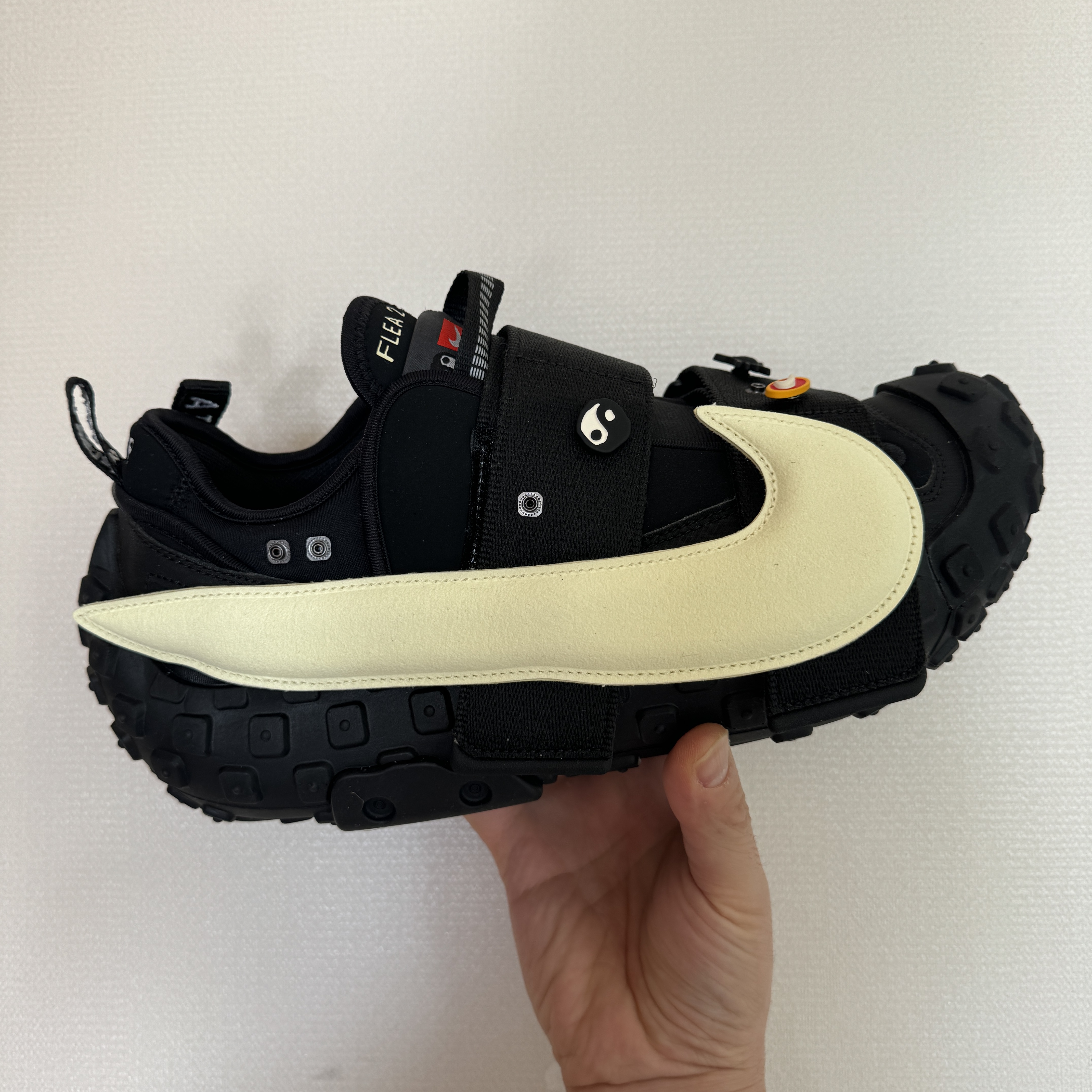 Nike x Cactus Plant Flea Market Air Flea 2 Black Alabaster 착용 스타일 - 2