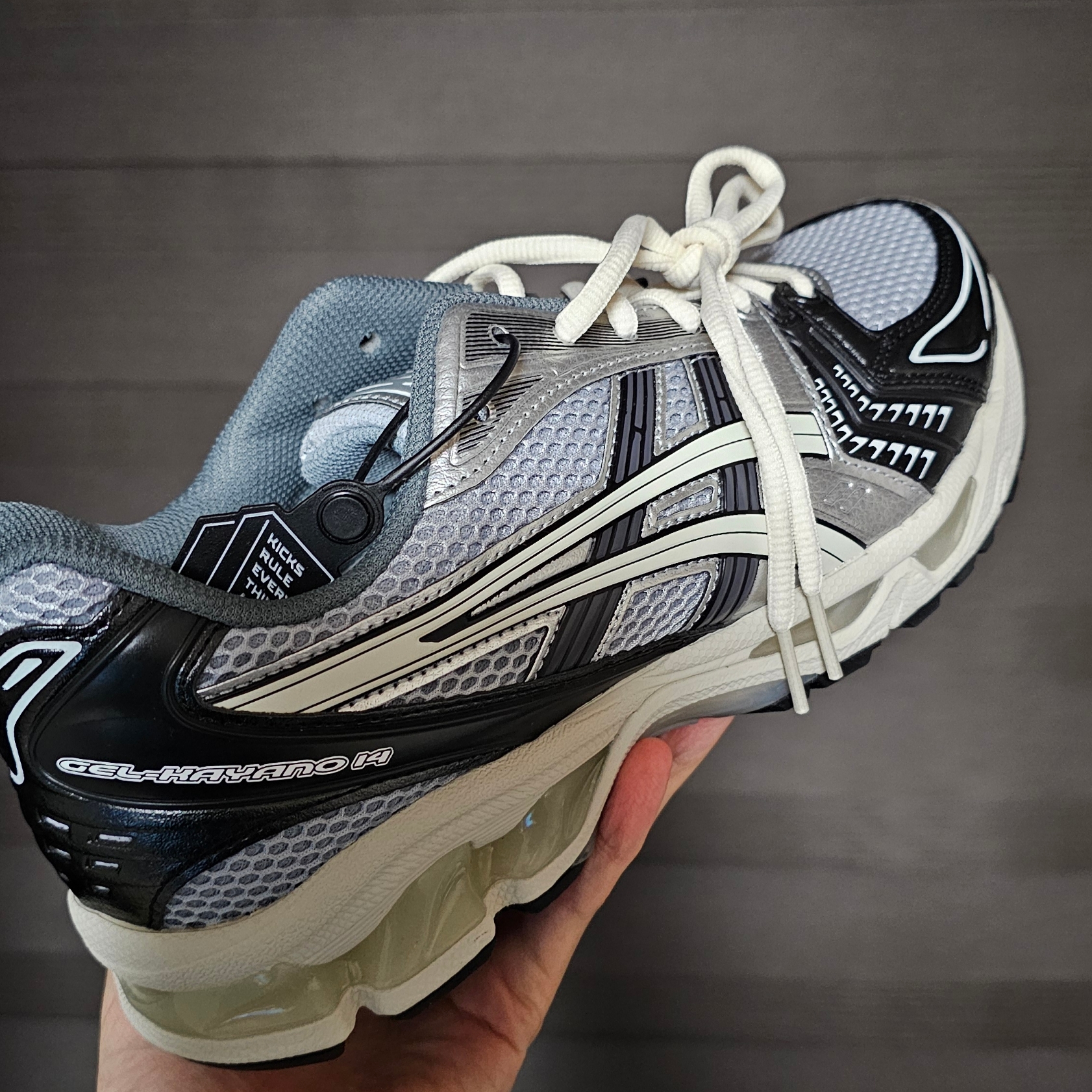 Asics Gel-Kayano 14 Black Glacier Grey 착용 스타일