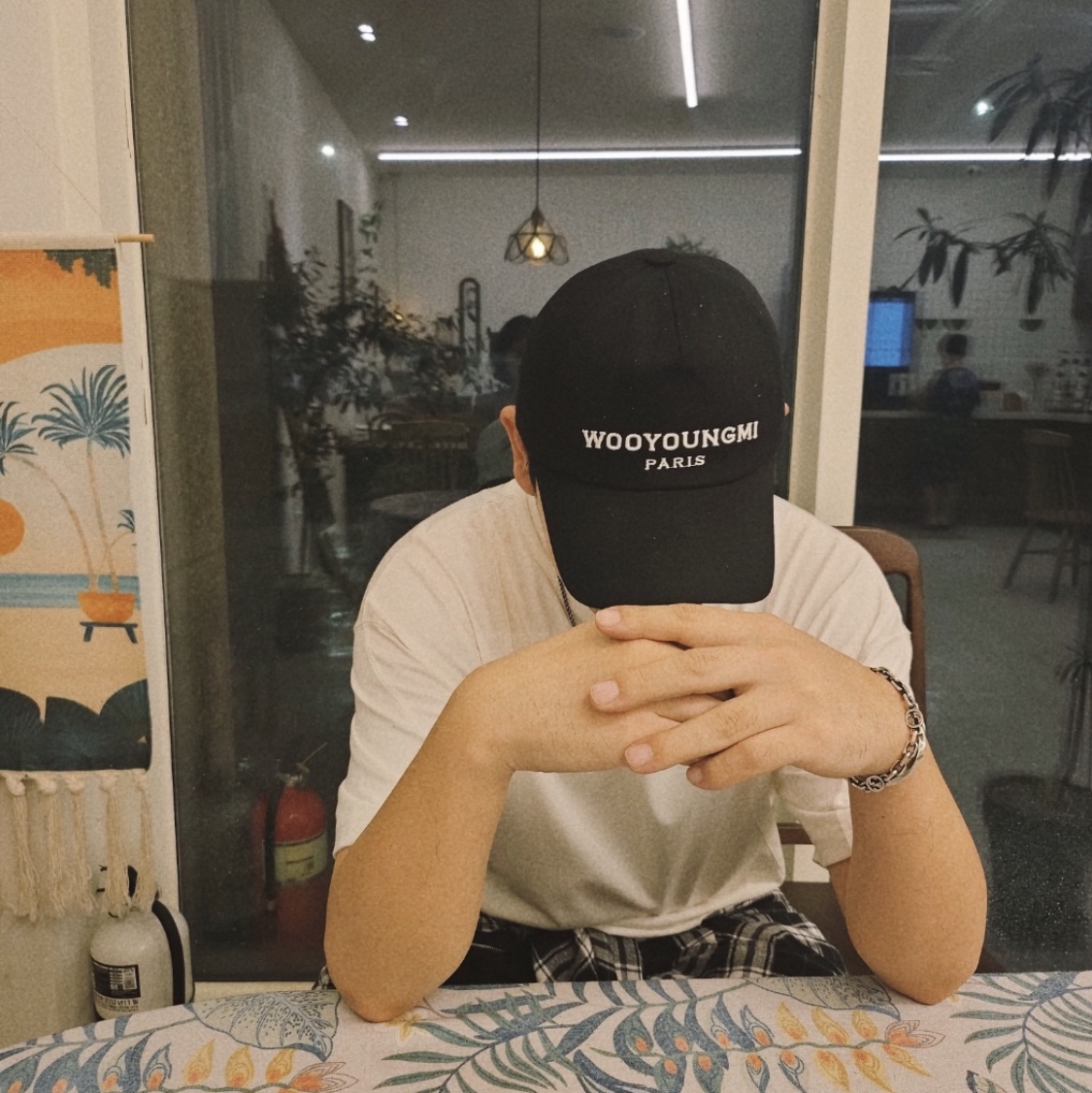 Wooyoungmi Embroidered Ball Cap Black, Converse x Ader Error Shapes T-Shirt Cloud Dancer 착용 스타일