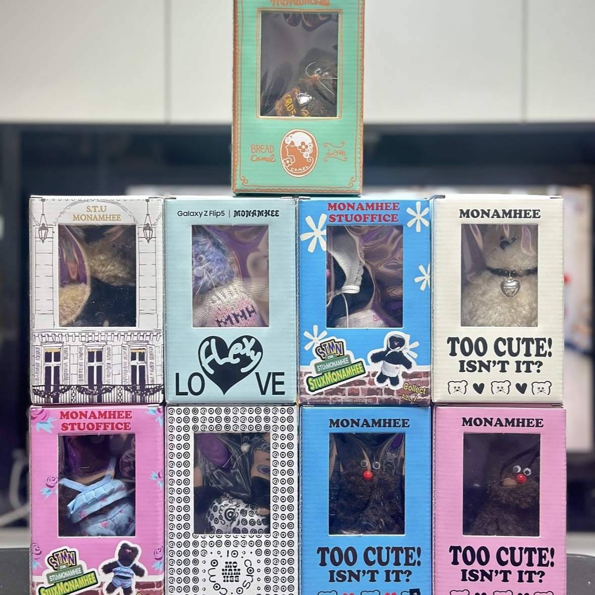 Monamhee Bred Keyring with Pink Pants Brown, Monamhee x 10 Corso Como Bianco Keyring Black 착용 스타일