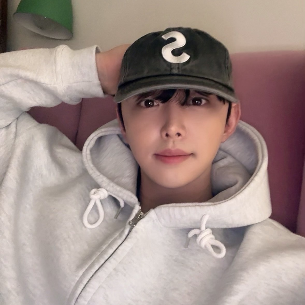 슈프림 피그먼트 프린트 S 로고 6-패널 캡 블랙 - 22FW 착용 스타일 - 1