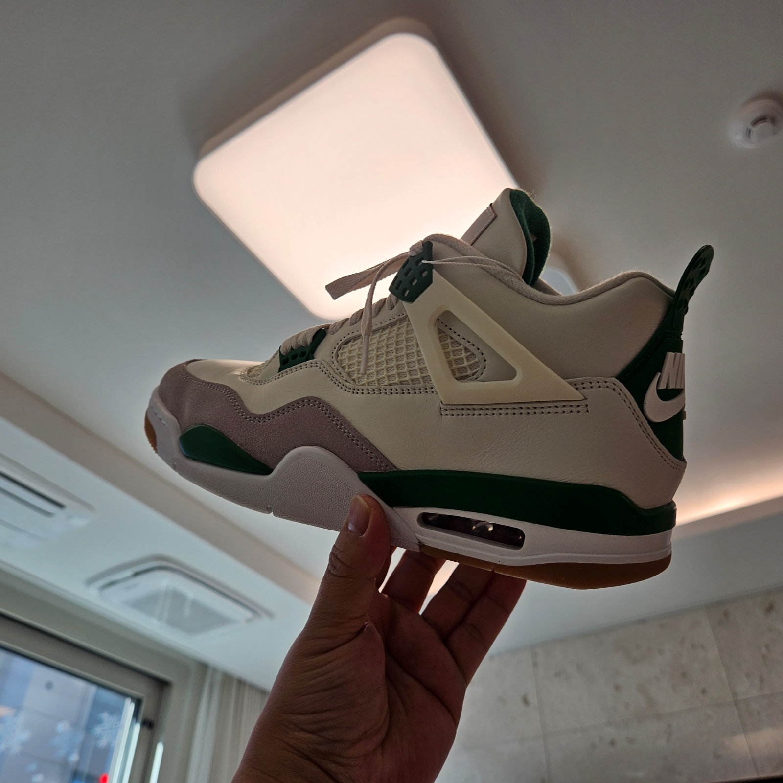 Jordan 4 x Nike SB Retro SP Pine Green 착용 스타일