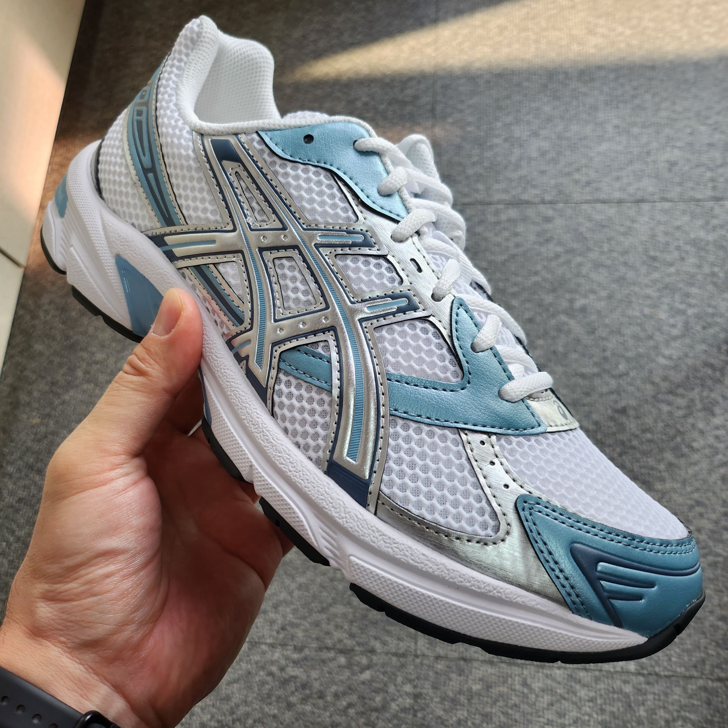 Asics Gel-1130 White Shark Skin 착용 스타일 - 1