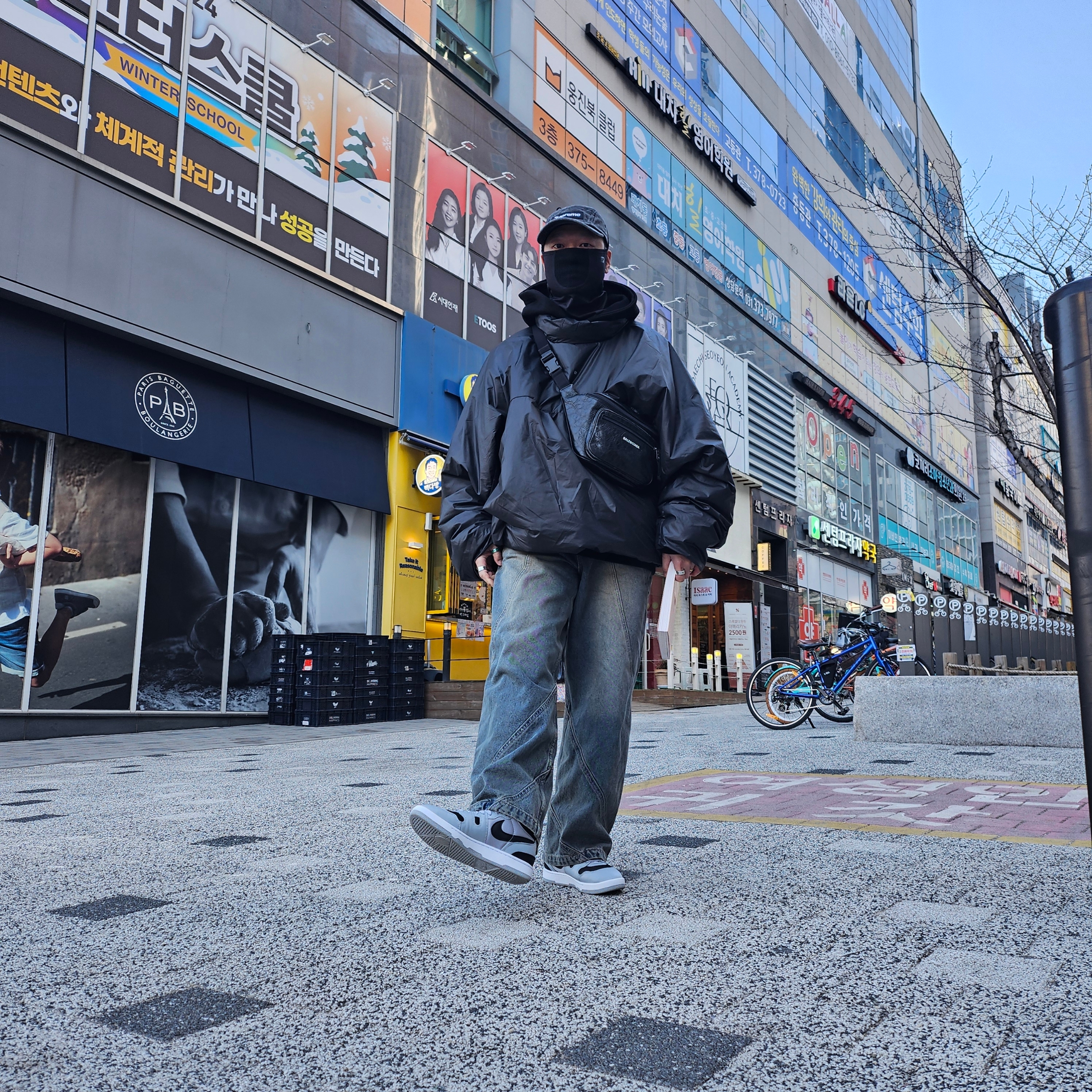 HRTM x NAROO V101 Half Balaclava Black, Balenciaga Explorer Beltpack Black 착용 스타일 - 1