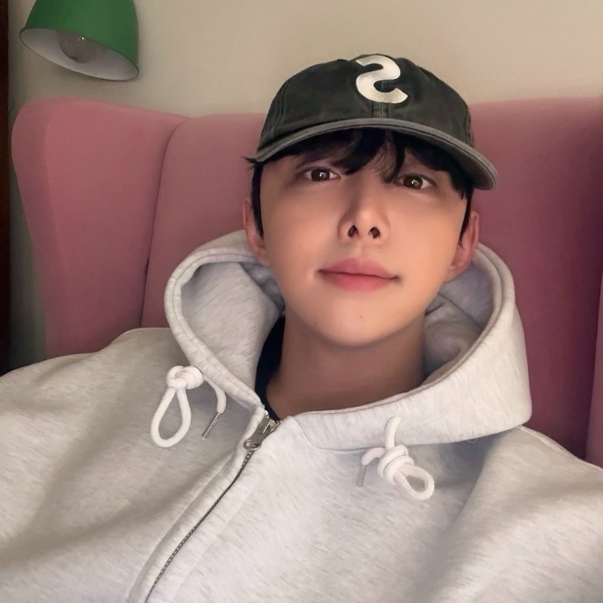 슈프림 피그먼트 프린트 S 로고 6-패널 캡 블랙 - 22FW 착용 스타일 - 2