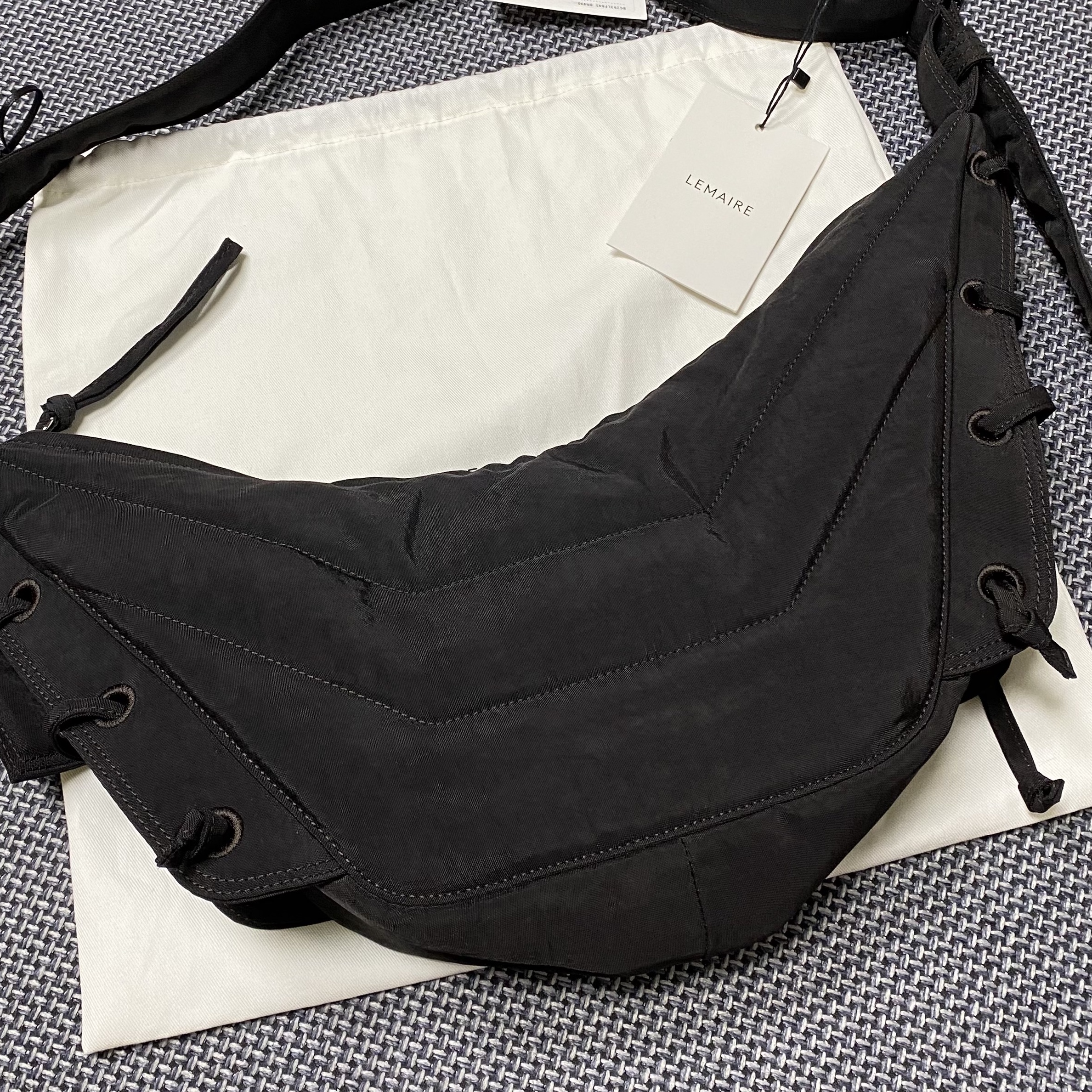 Lemaire Small Soft Game Bag Nylon Canvas Dark Chocolate 착용 스타일