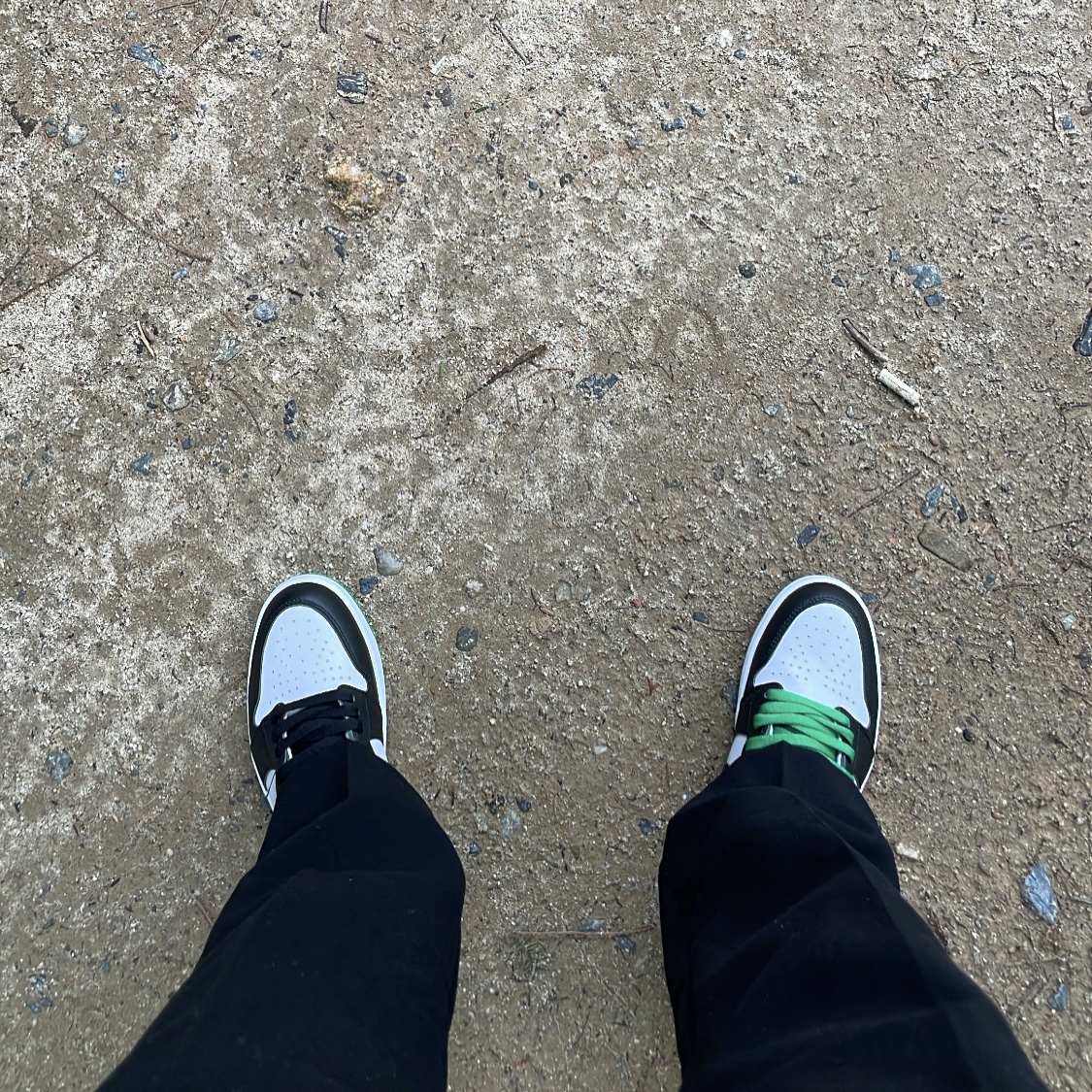 Jordan 1 Retro High OG Black and Lucky Green 착용 스타일