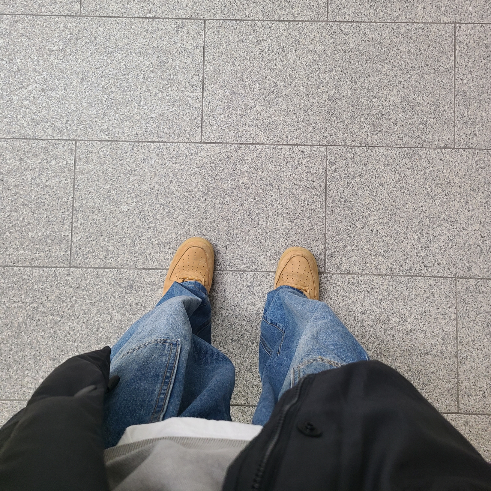 Nike Air Force 1 '07 WB Flax 착용 스타일 - 1