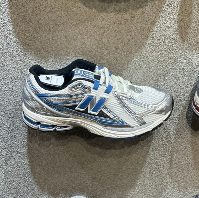 New Balance 1906R Silver Metallic Blue 착용 스타일