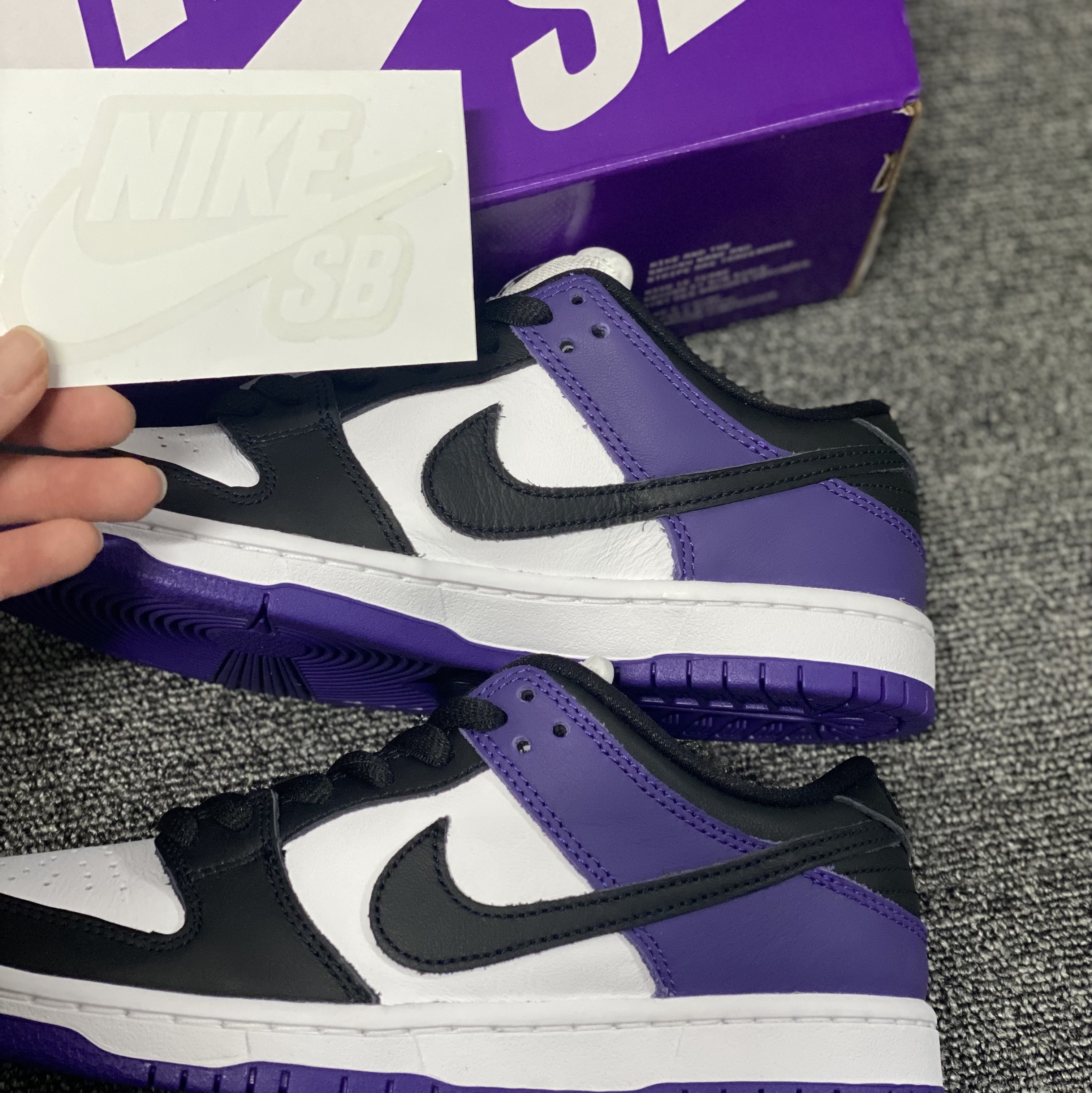 Nike SB Dunk Low Pro Court Purple 착용 스타일 - 1