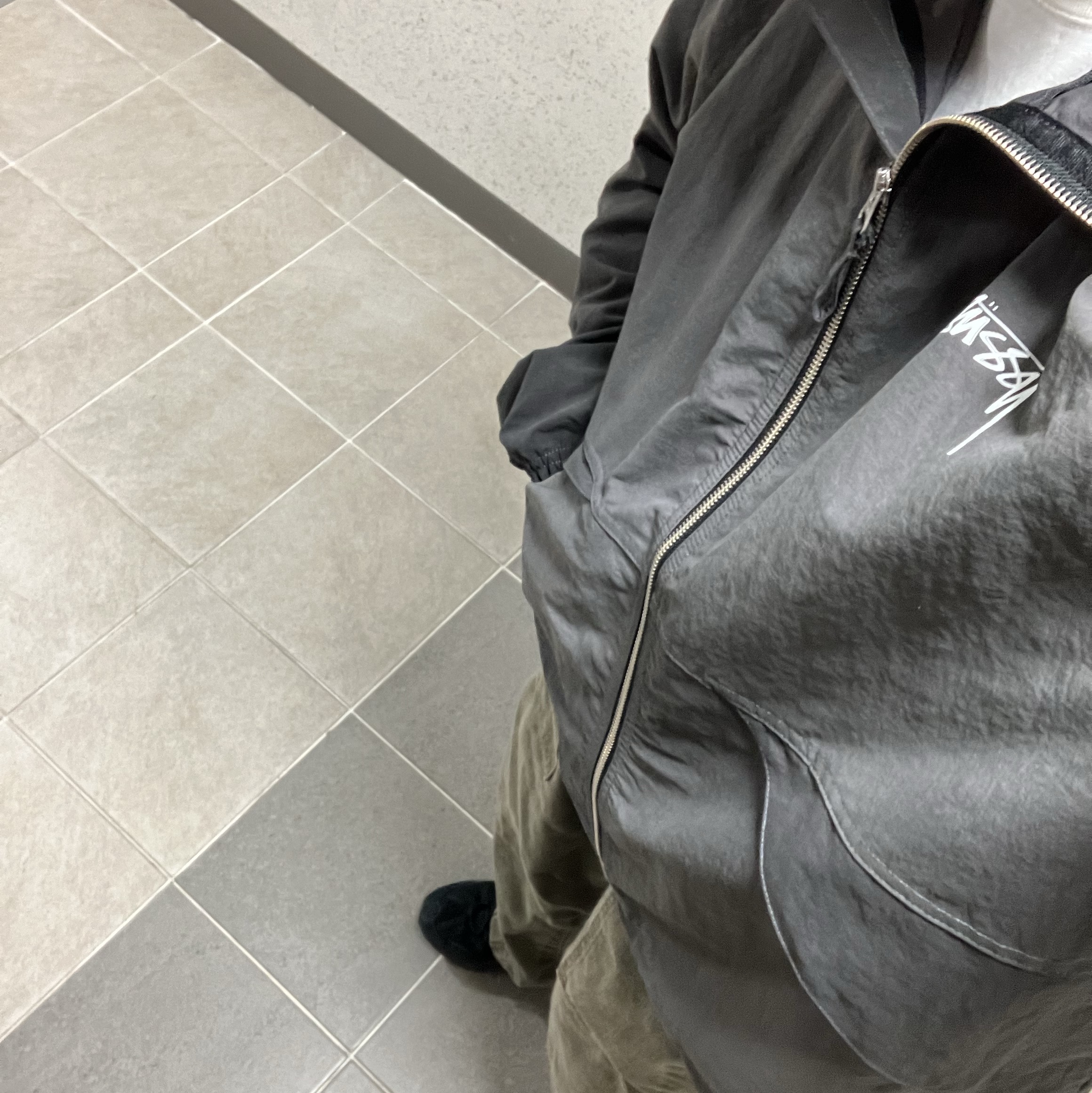 Stussy Wave Dye Beach Shell Jacket Black, Asics Gel-Sonoma 15-50 Black 착용 스타일 - 1