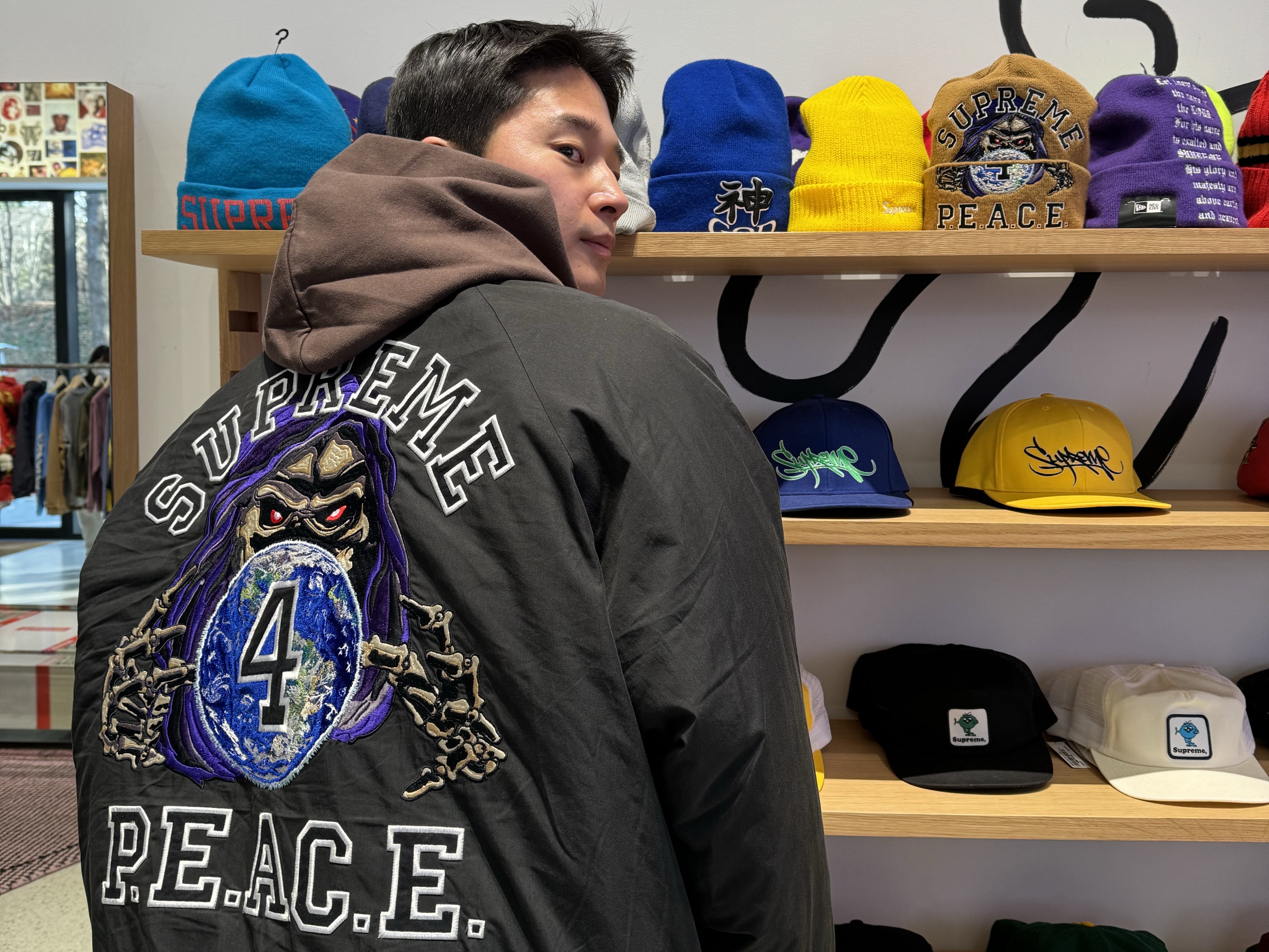 Supreme Peace Embroidered Work Jacket Black - 23FW, Adidas Yeezy Boost 700 V2 Geode 착용 스타일 - 2
