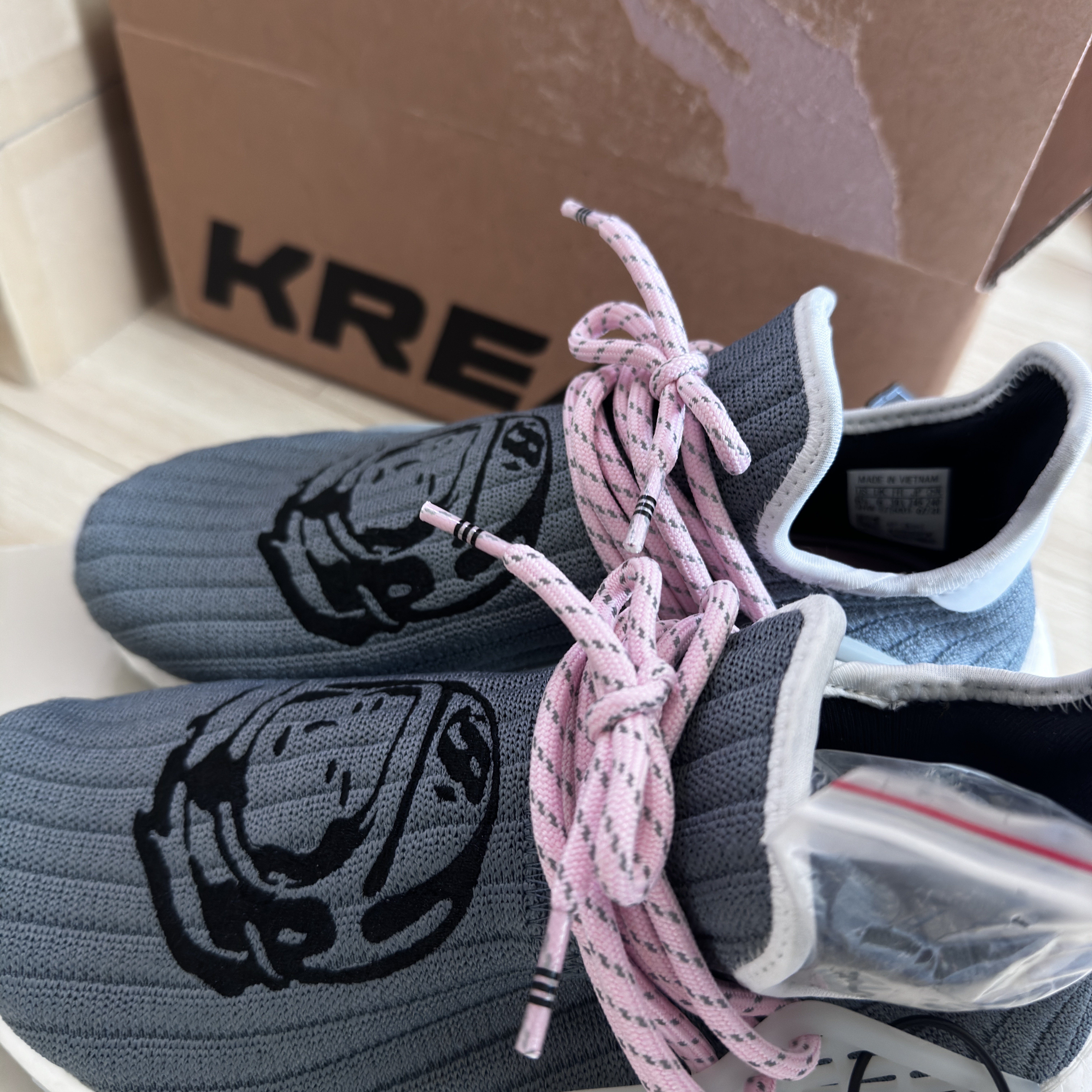 Adidas x Billionaire Boys Club x Pharrell Williams Hu NMD Astronaut 착용 스타일