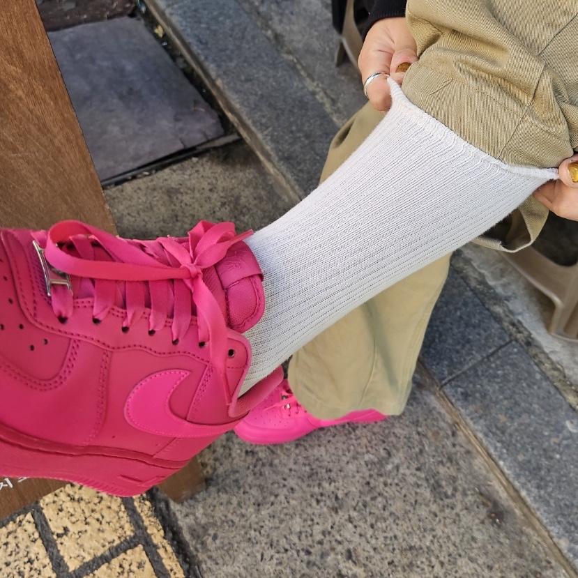 (W) Nike Air Force 1 '07 Fireberry Fierce Pink 착용 스타일