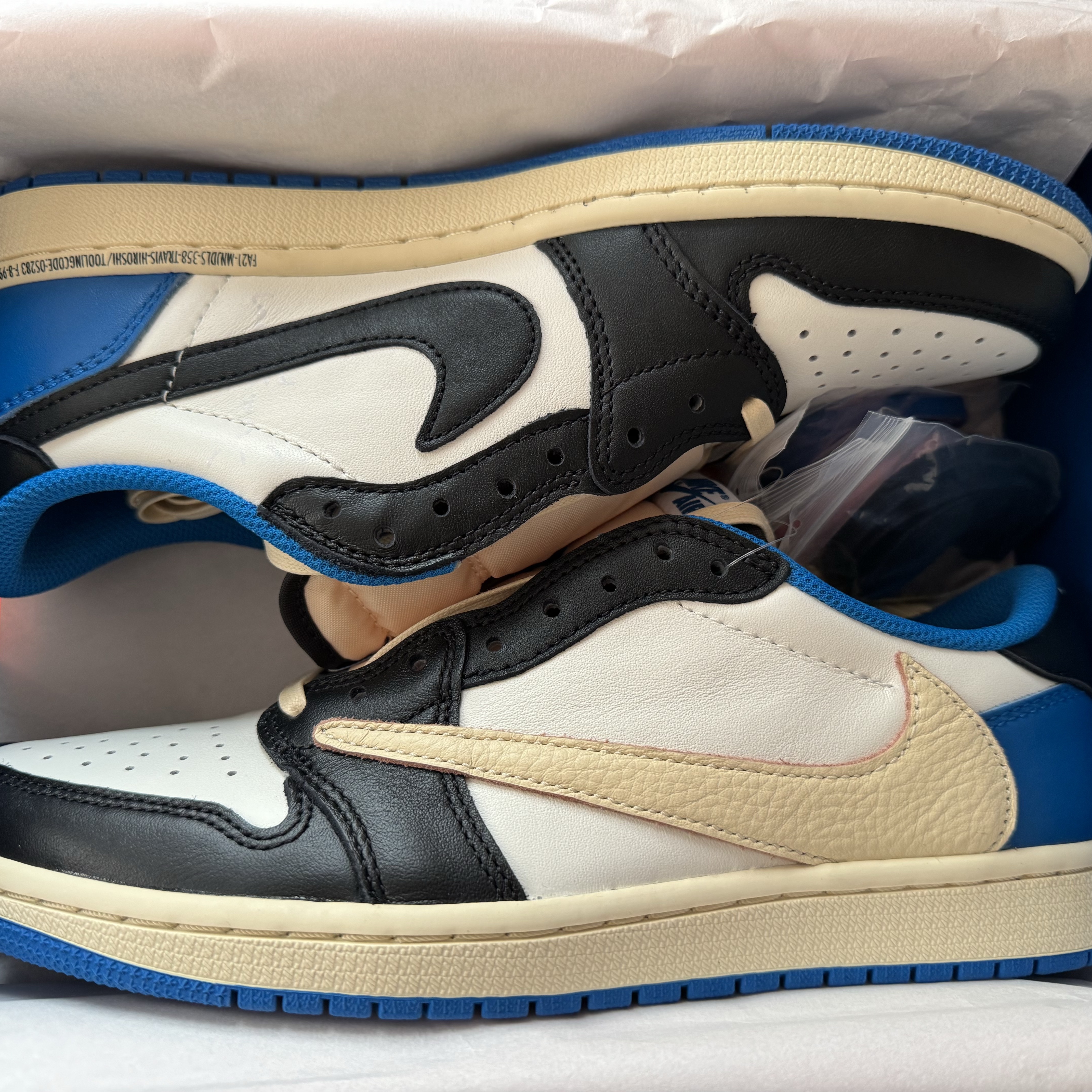 Jordan 1 x Travis Scott x Fragment Retro Low OG SP Military Blue 착용 스타일