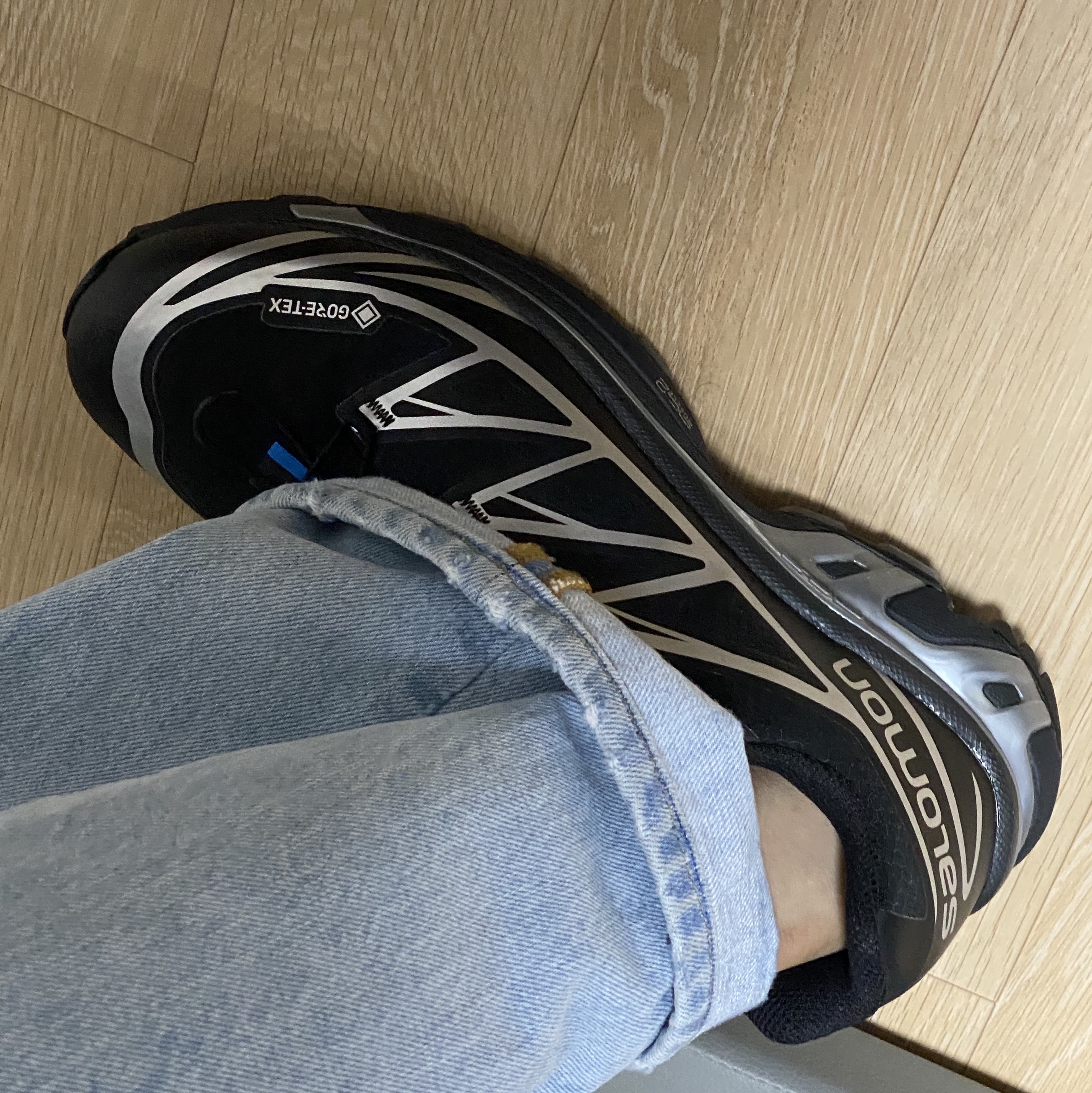 Salomon XT-6 GTX Black Silver 착용 스타일
