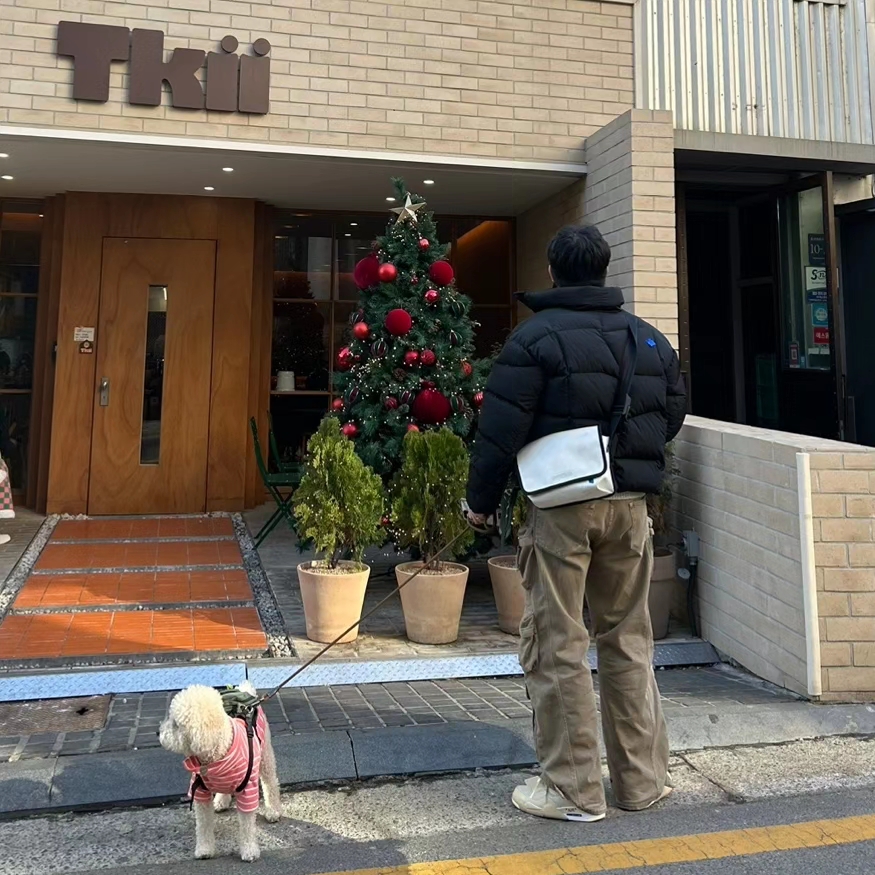 Stussy 8 Ball Heavy Brushed Mohair Sweater Cream, Zara Utility Cargo Jeans Dark Sand 착용 스타일 - 2