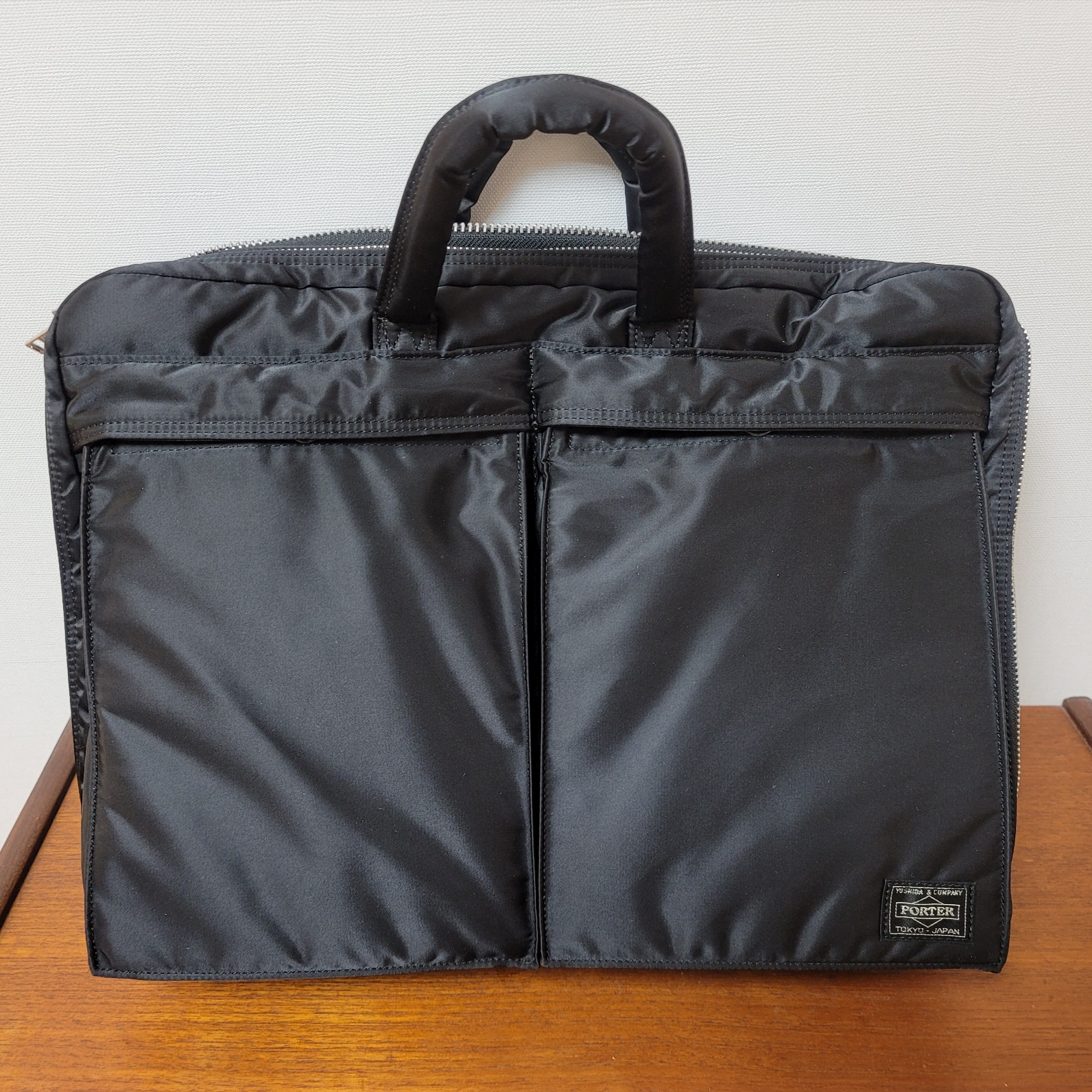 Porter Tanker 2Way Briefcase Black 착용 스타일