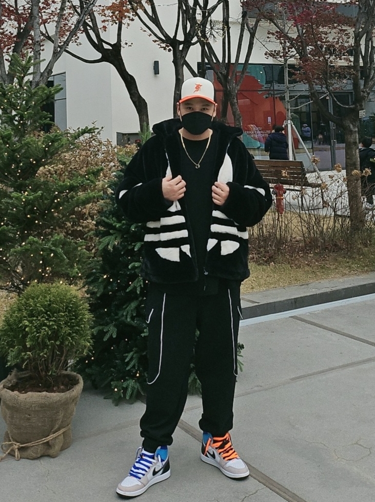 Essentials x New Era Classic Collection 59FIFTY Fitted Cap Baltimore Orioles, Jordan 1 Retro High OG Prototype 착용 스타일