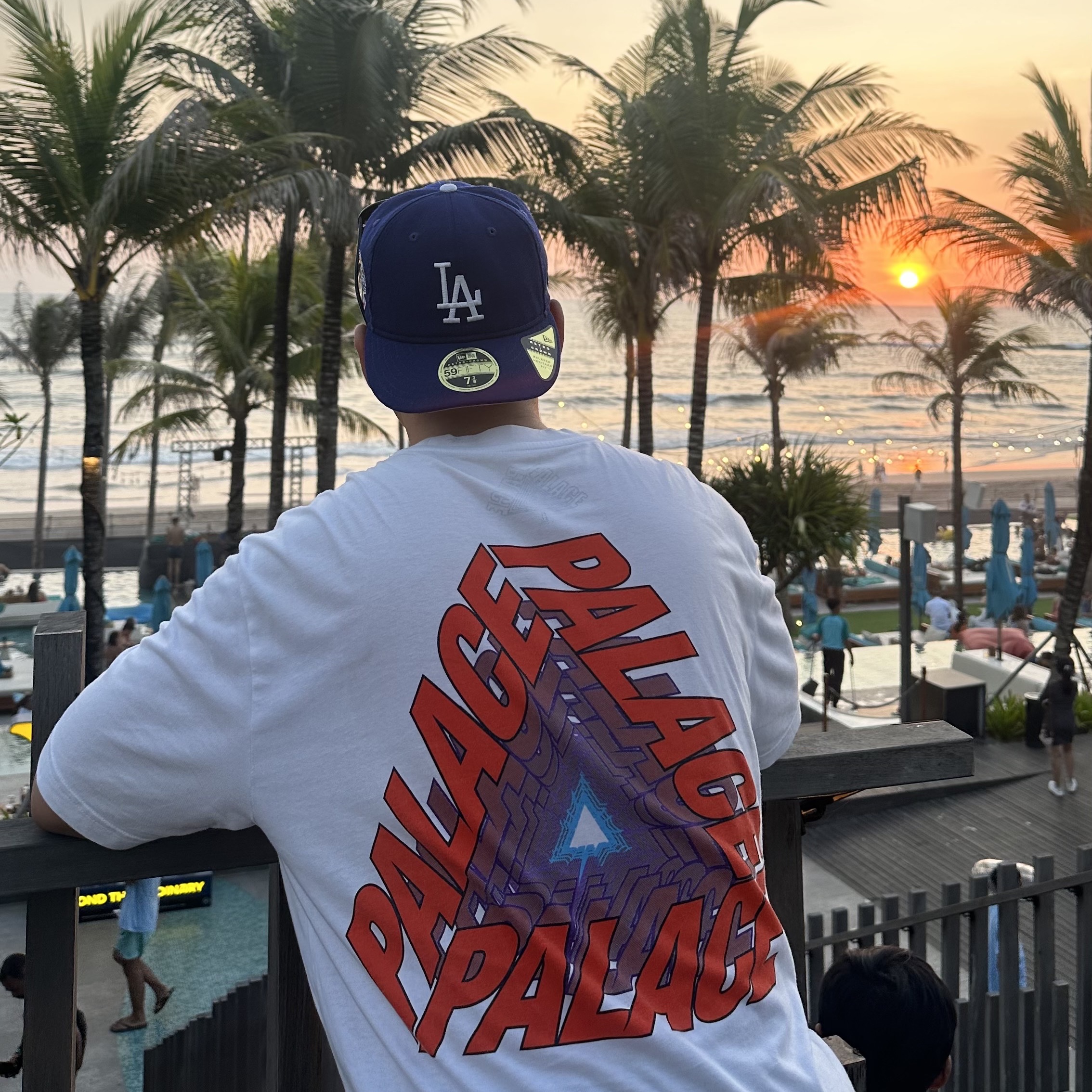 Palace P3 Bare Times T-Shirt White - 22SS 착용 스타일 - 1